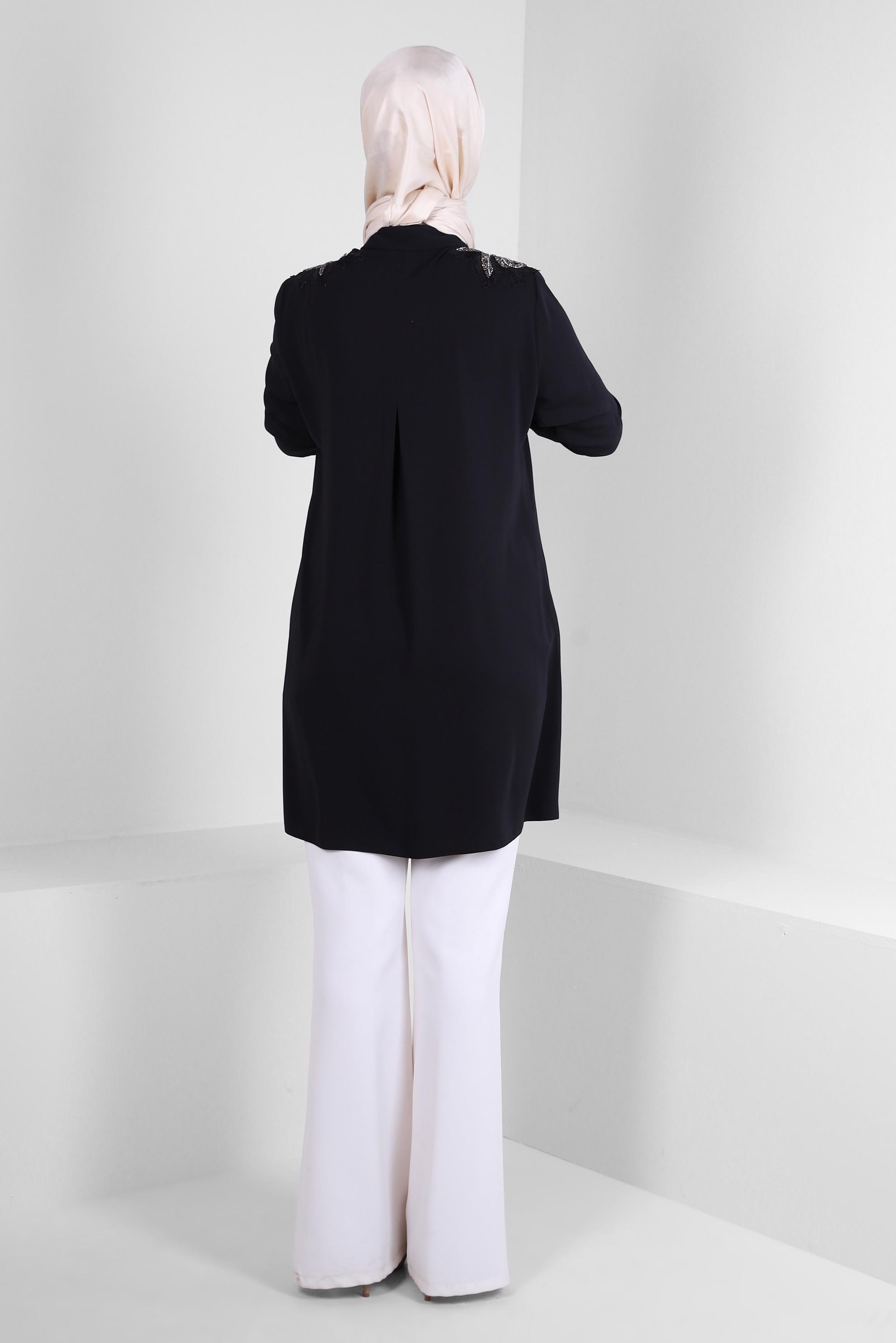 Tesettür giyim SİYAH TAŞ İŞLEME DETAYLI GİZLİ DÜĞMELİ TUNİK 43504