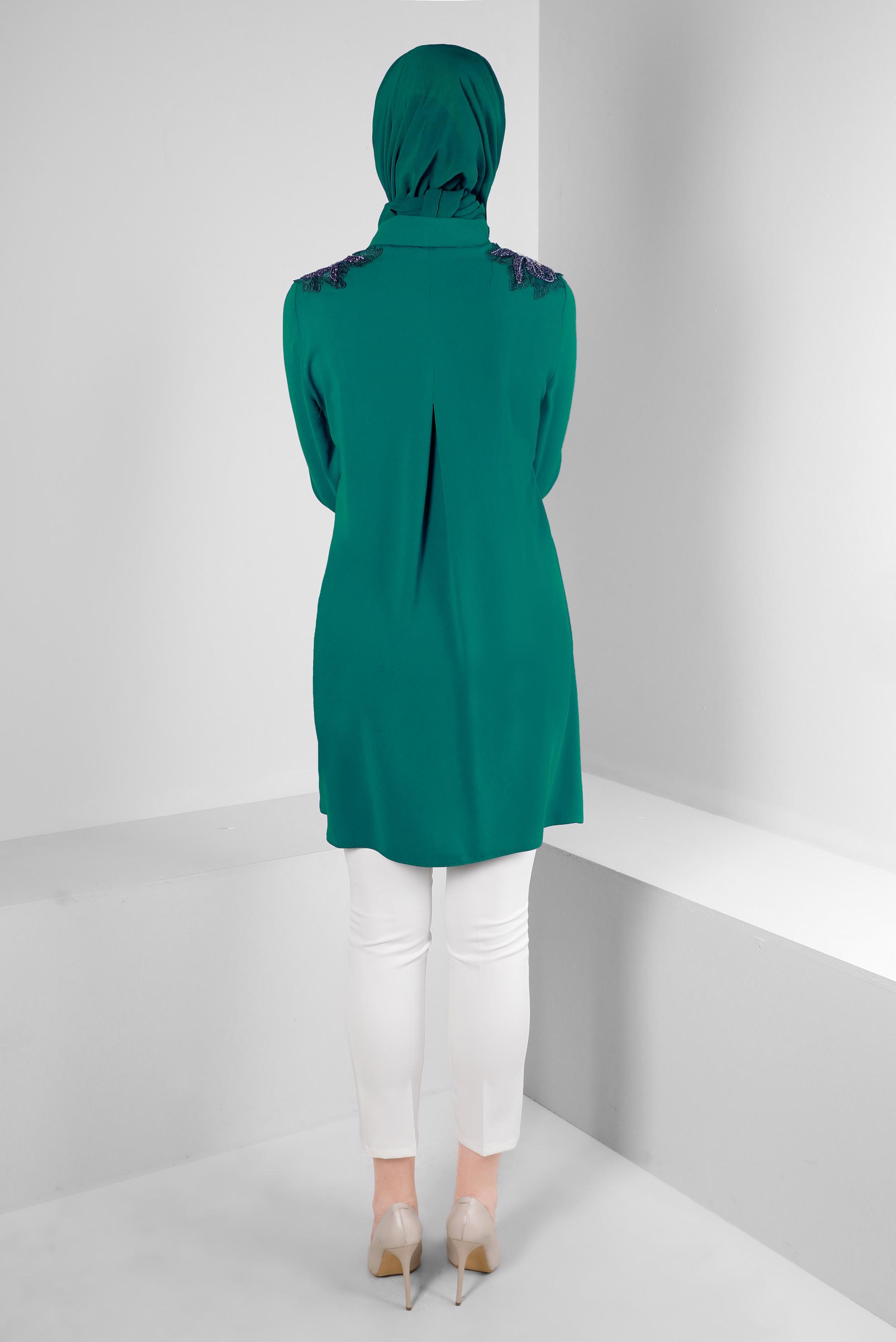 Tesettür giyim YEŞİL TAŞ İŞLEME DETAYLI GİZLİ DÜĞMELİ TUNİK 43504