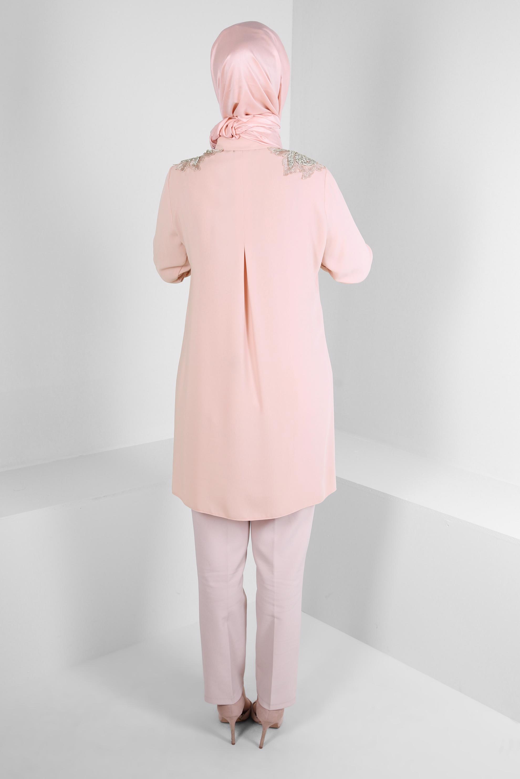 Tesettür giyim PUDRA TAŞ İŞLEME DETAYLI GİZLİ DÜĞMELİ TUNİK 43504