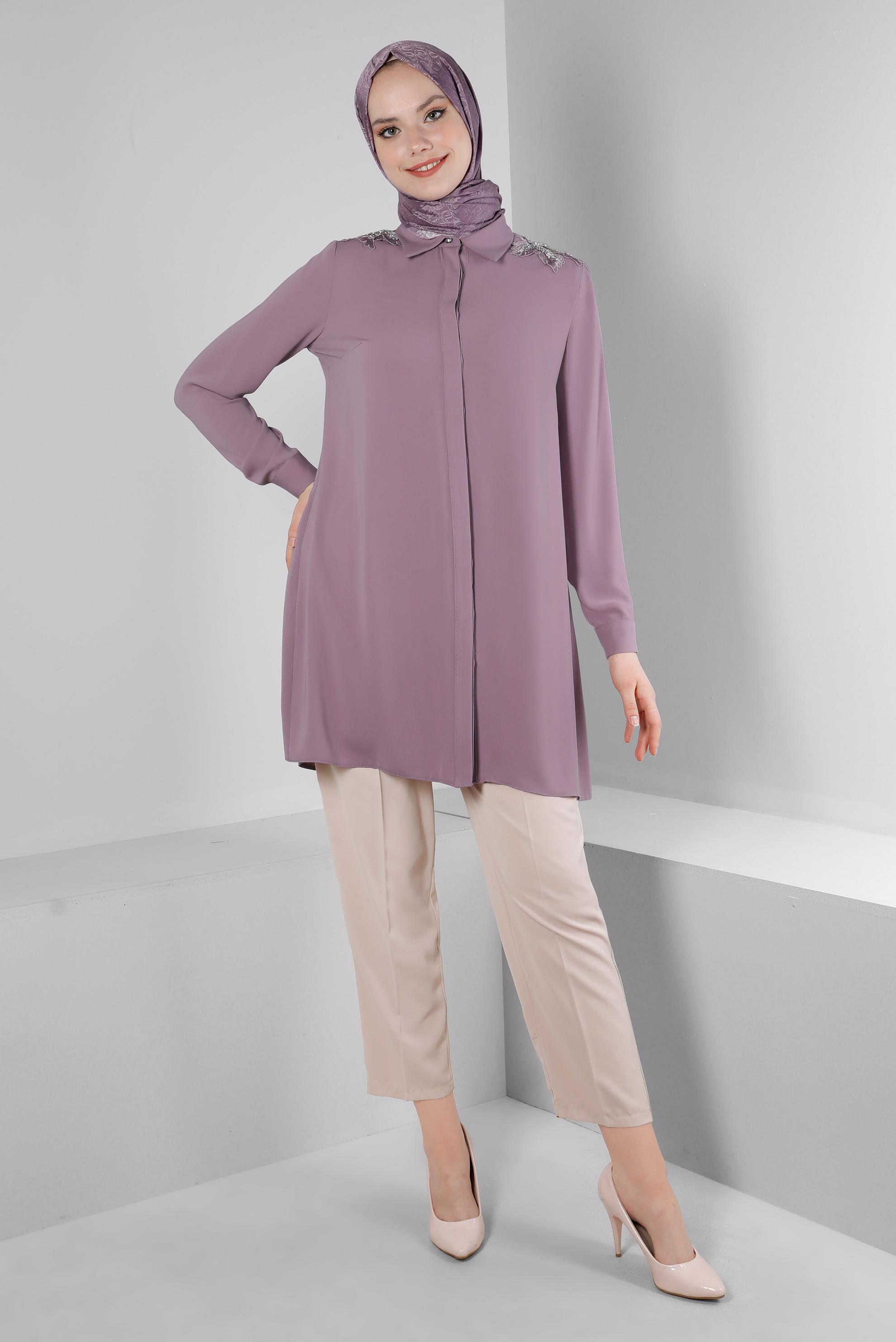Tesettür giyim MOR TAŞ İŞLEME DETAYLI GİZLİ DÜĞMELİ TUNİK 43504