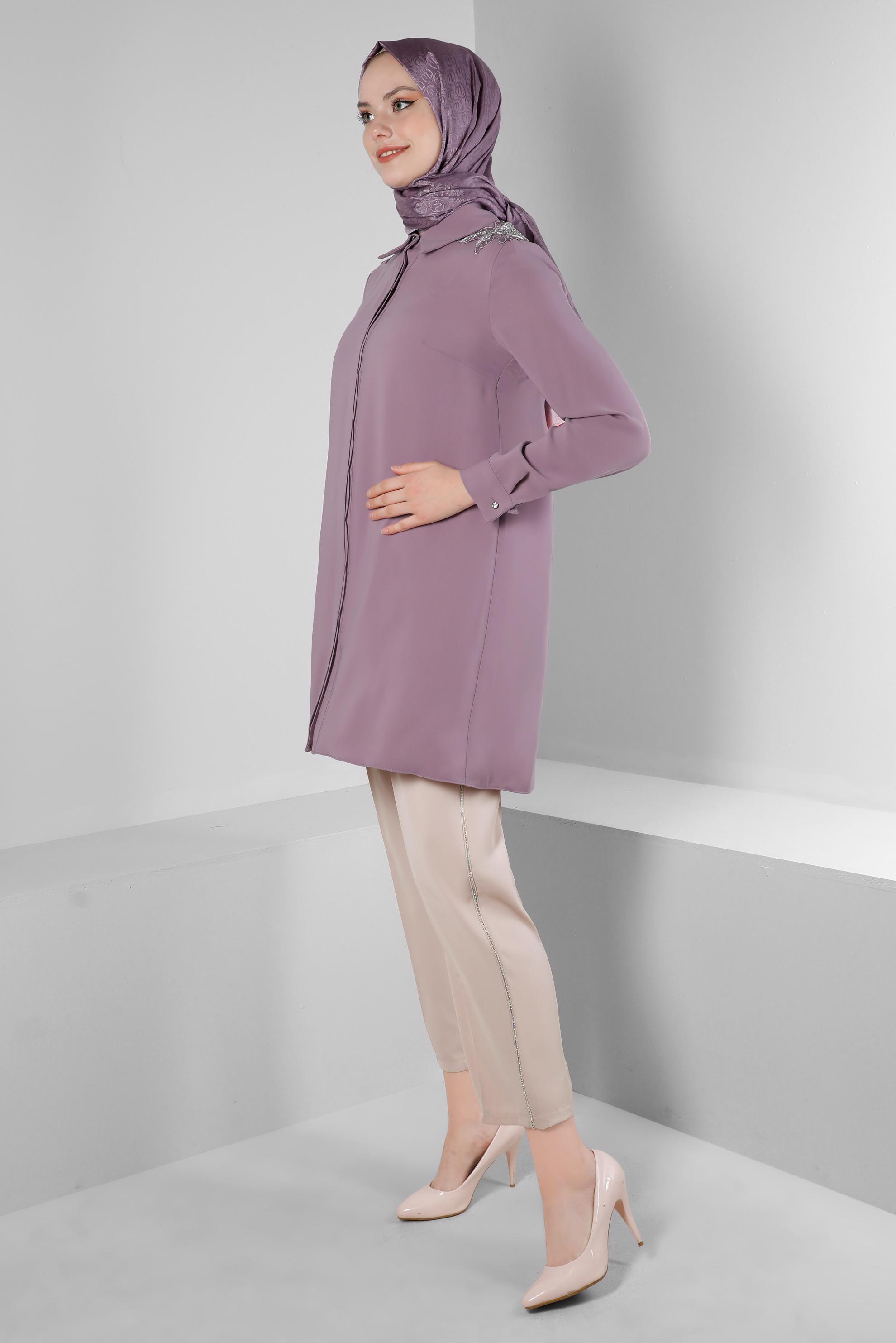 Tesettür giyim MOR TAŞ İŞLEME DETAYLI GİZLİ DÜĞMELİ TUNİK 43504