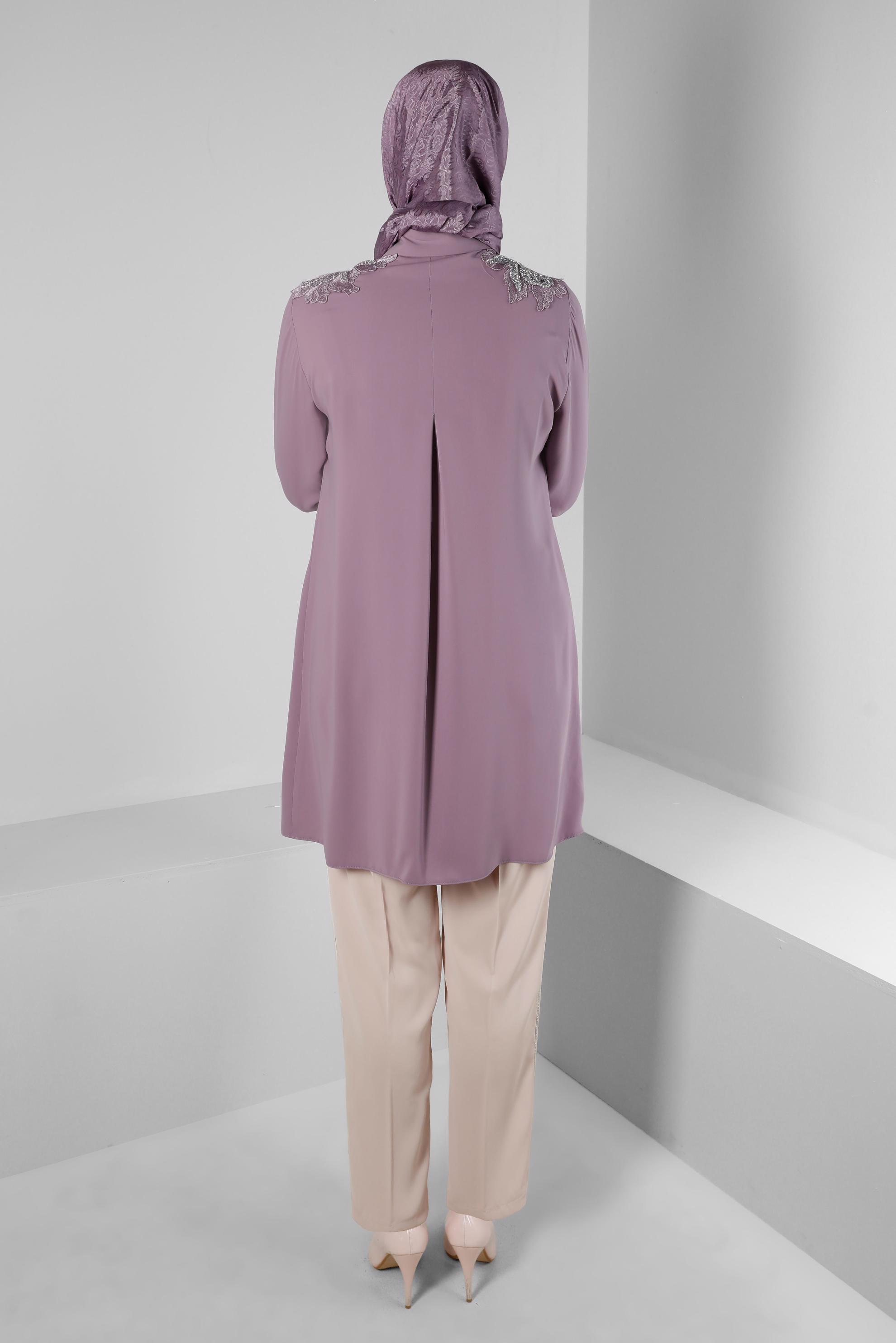 Tesettür giyim MOR TAŞ İŞLEME DETAYLI GİZLİ DÜĞMELİ TUNİK 43504