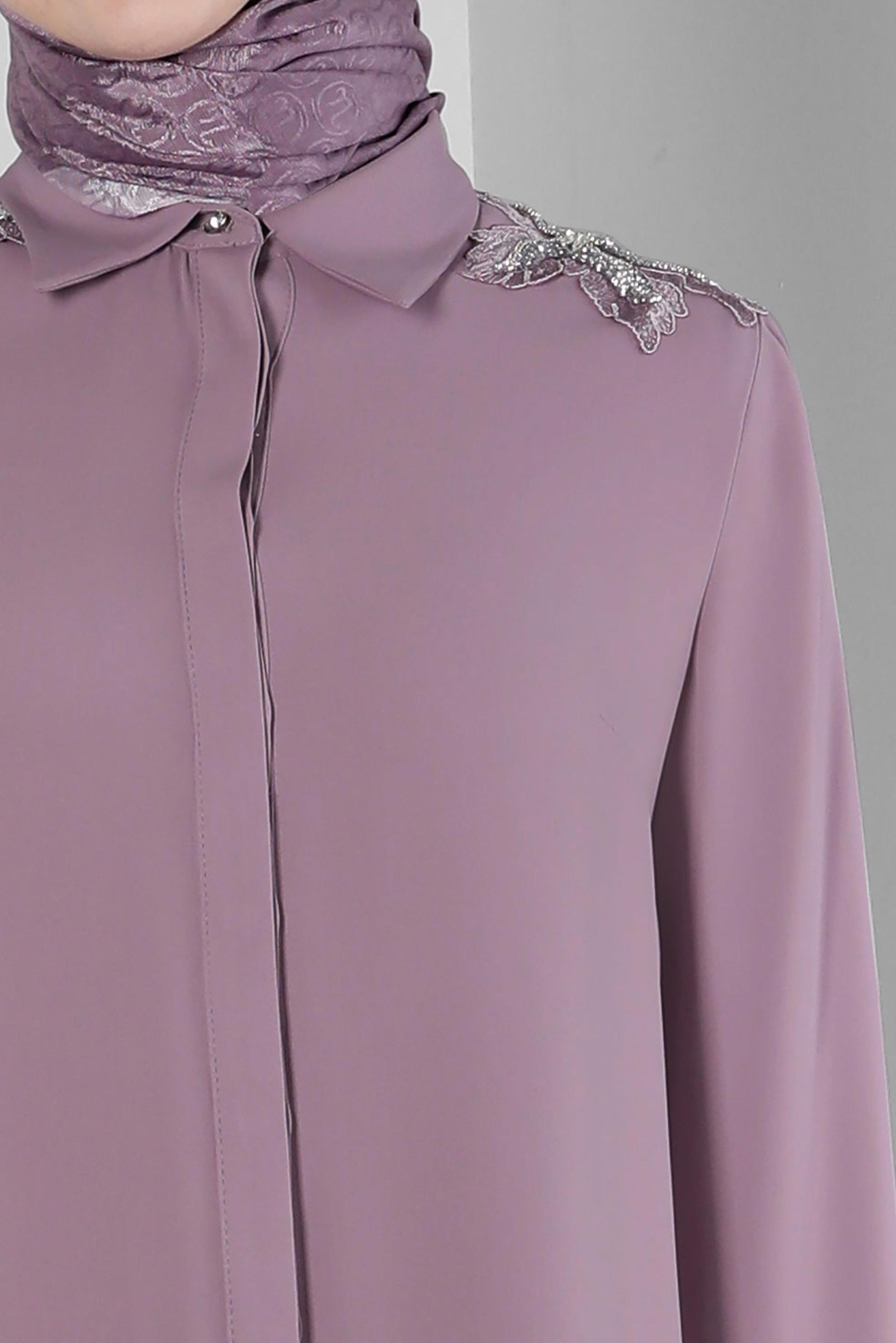 Tesettür giyim MOR TAŞ İŞLEME DETAYLI GİZLİ DÜĞMELİ TUNİK 43504