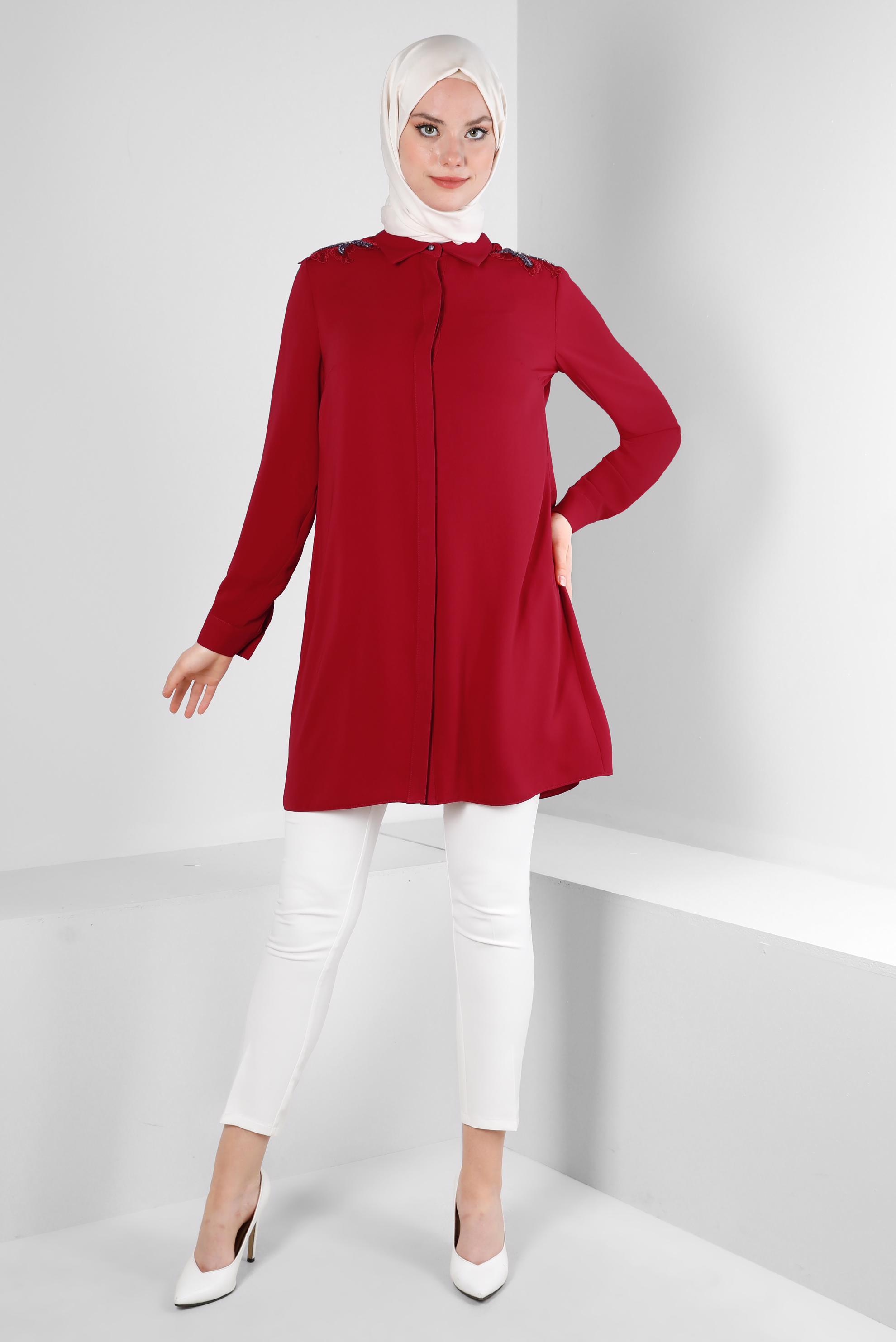 Tesettür giyim KIRMIZI TAŞ İŞLEME DETAYLI GİZLİ DÜĞMELİ TUNİK 43504