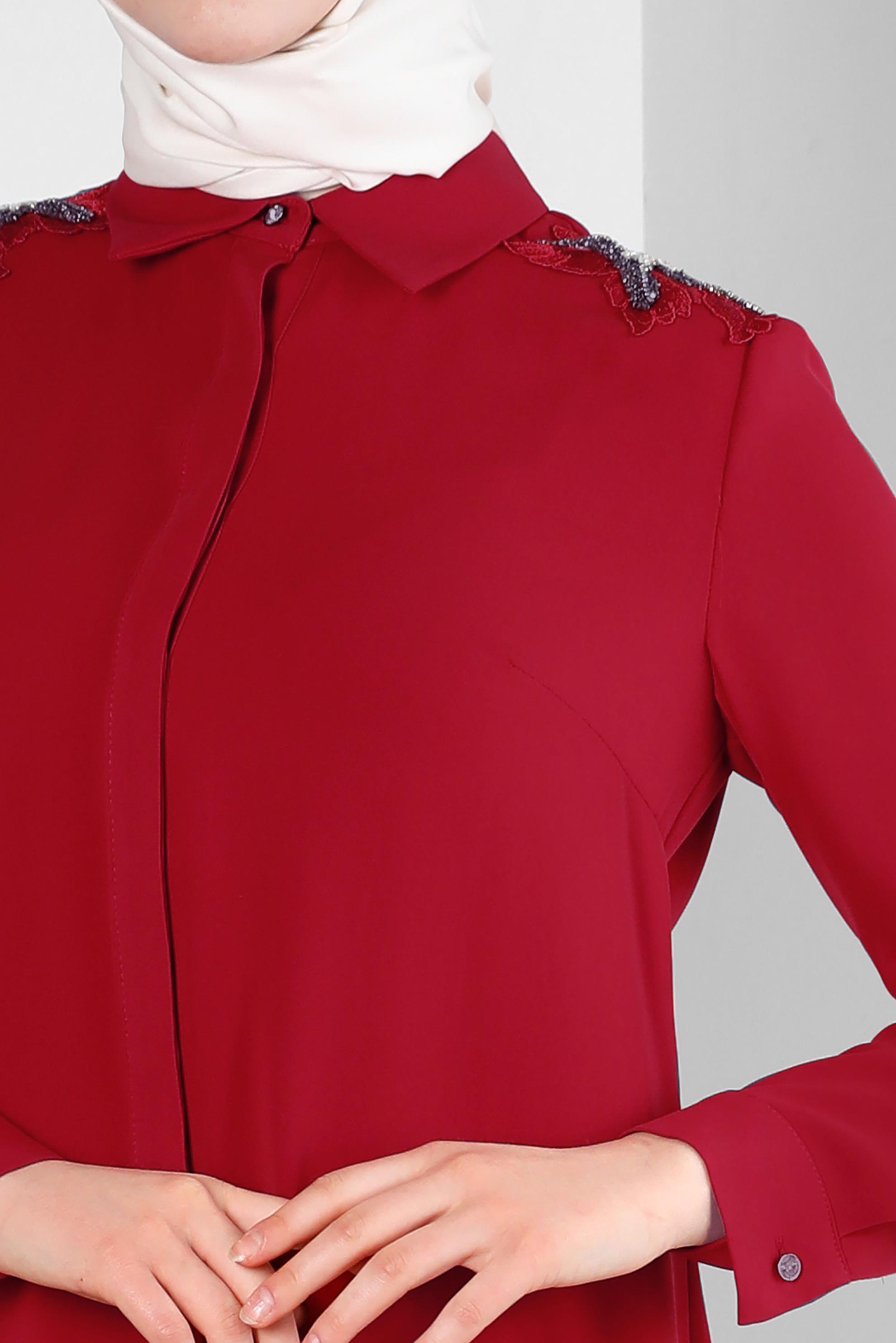 Tesettür giyim KIRMIZI TAŞ İŞLEME DETAYLI GİZLİ DÜĞMELİ TUNİK 43504