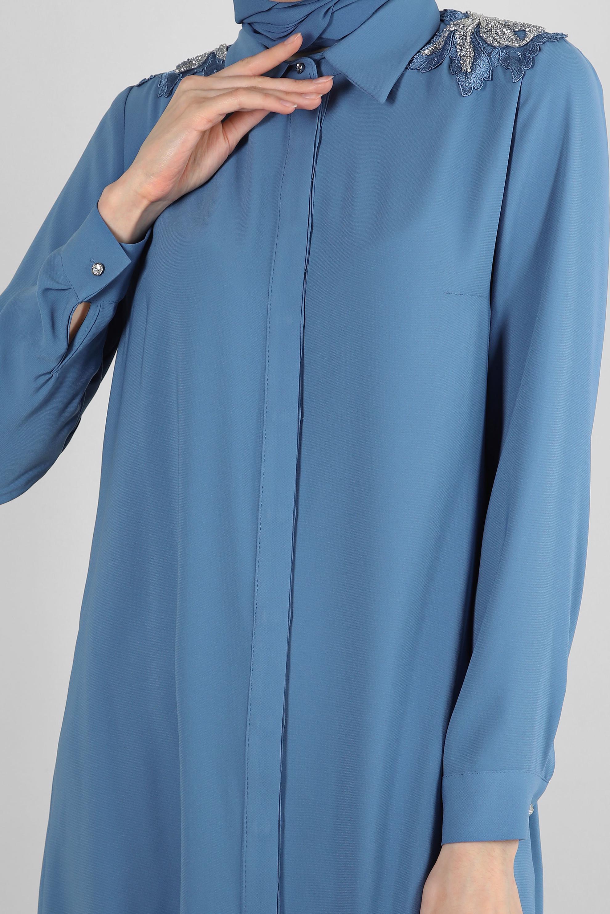 Tesettür giyim MAVİ TAŞ İŞLEME DETAYLI GİZLİ DÜĞMELİ TUNİK 43504