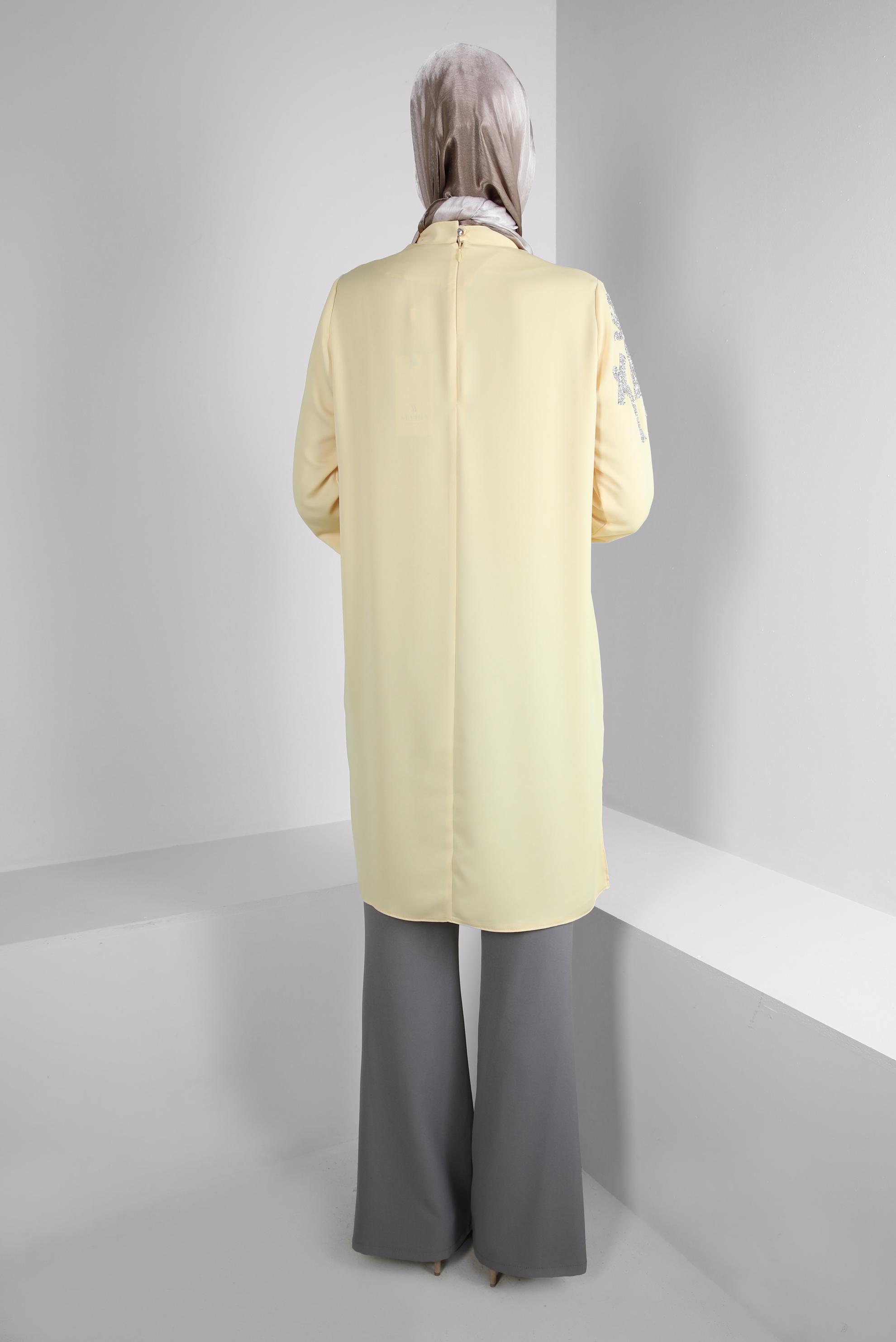 Tesettür giyim SARI TAŞ BASKILI YAKASI BAĞLAMA DETAYLI TUNİK 43506