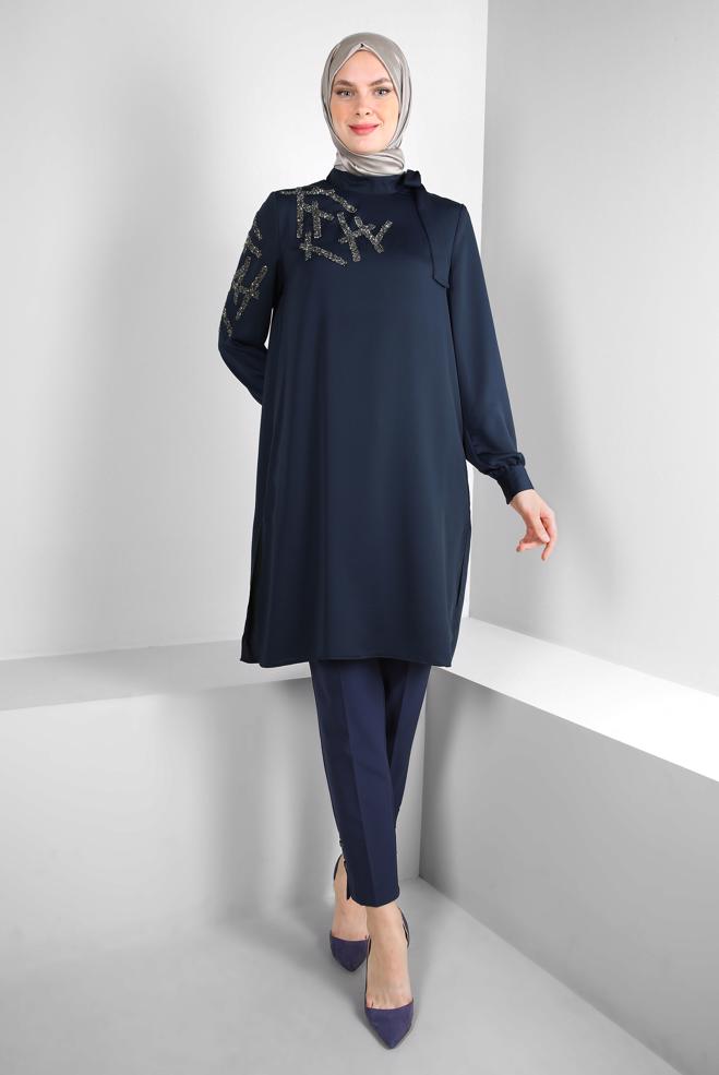 Tesettür giyim  TAŞ BASKILI YAKASI BAĞLAMA DETAYLI TUNİK 43506 - ALVİNA