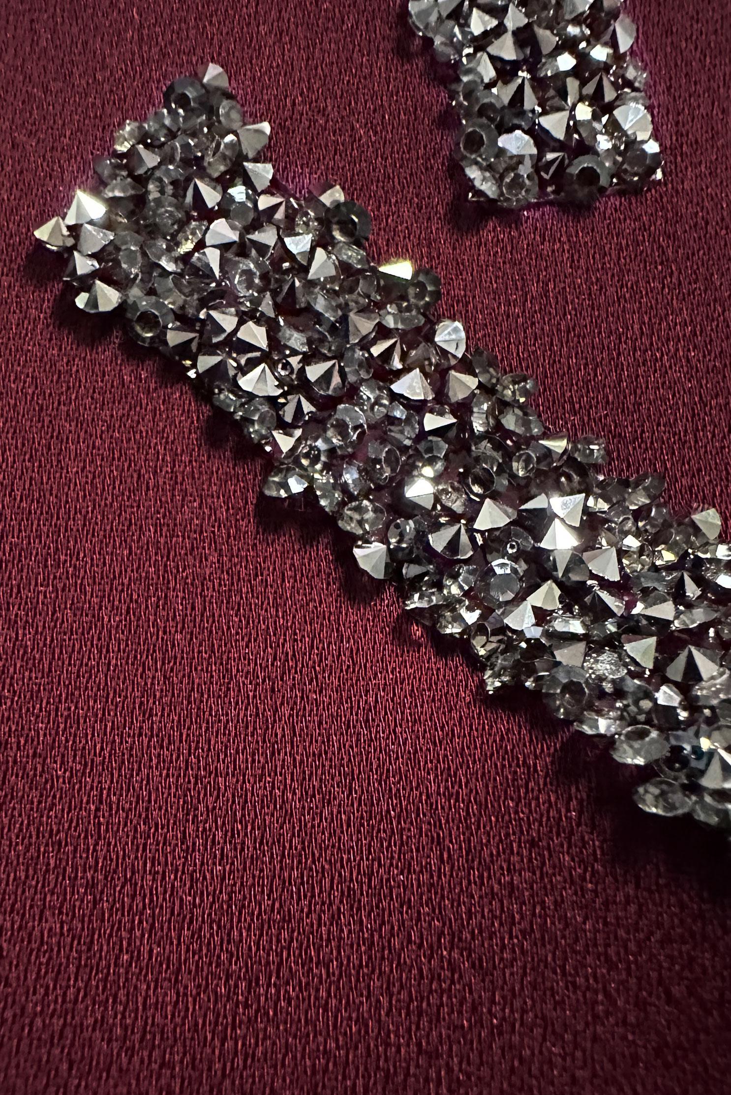 Tesettür giyim MÜRDÜM TAŞ BASKILI YAKASI BAĞLAMA DETAYLI TUNİK 43506