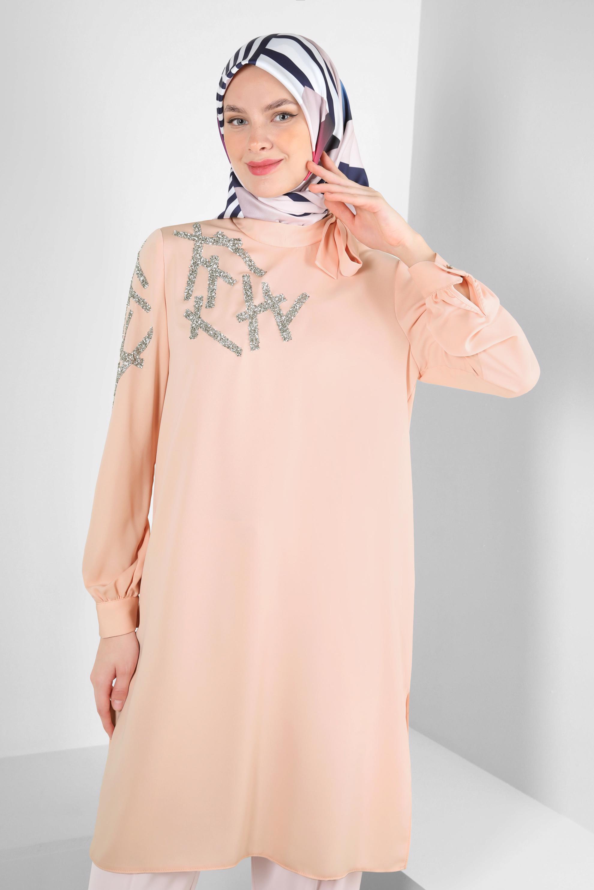Tesettür giyim PUDRA TAŞ BASKILI YAKASI BAĞLAMA DETAYLI TUNİK 43506