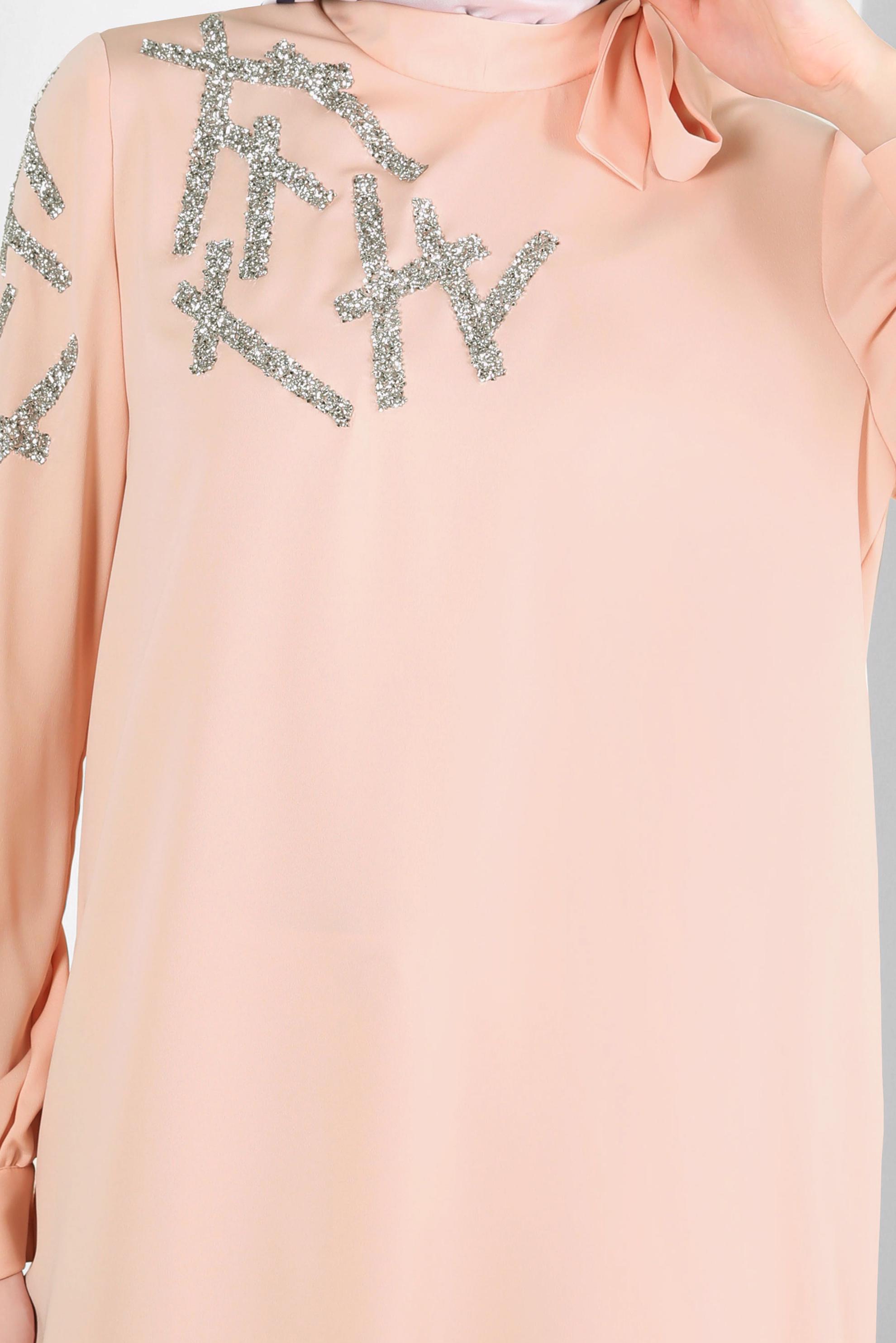 Tesettür giyim PUDRA TAŞ BASKILI YAKASI BAĞLAMA DETAYLI TUNİK 43506