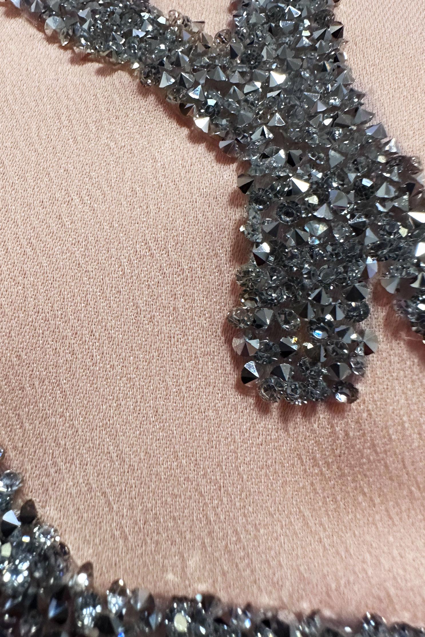 Tesettür giyim PUDRA TAŞ BASKILI YAKASI BAĞLAMA DETAYLI TUNİK 43506