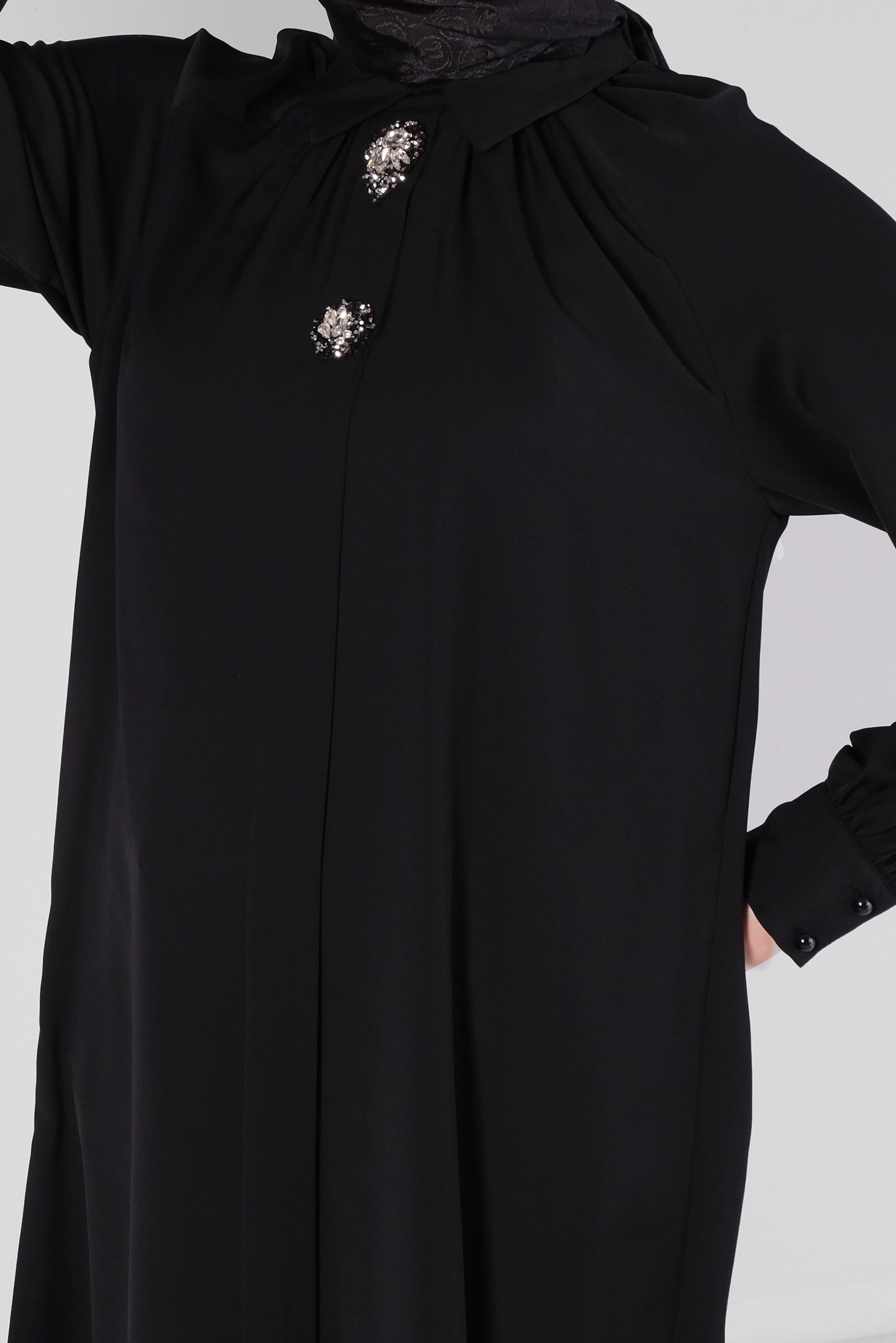 Tesettür giyim SİYAH AKSESUAR DETAYLI GÖMLEK YAKA TUNİK 43507