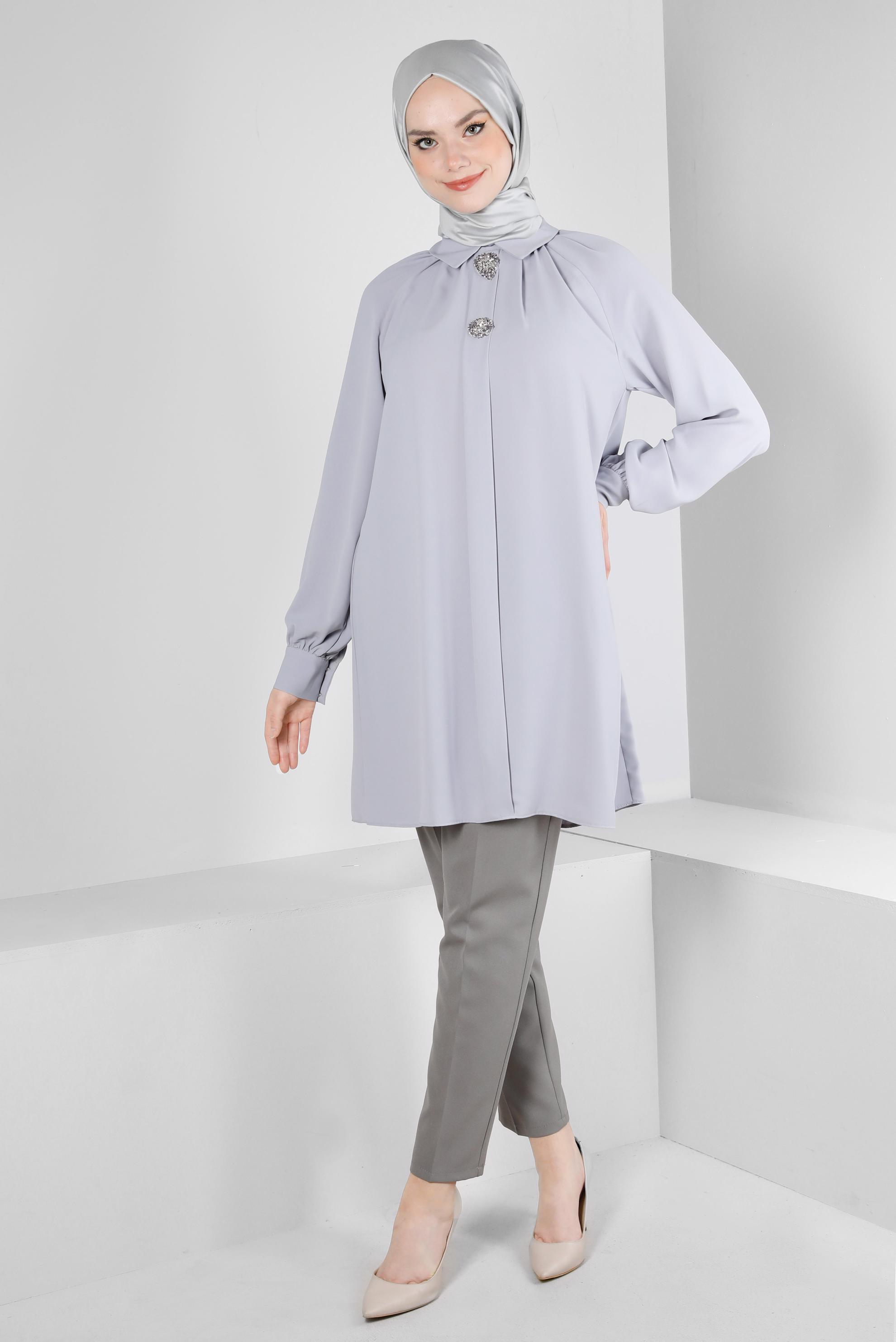 Tesettür giyim GRİ AKSESUAR DETAYLI GÖMLEK YAKA TUNİK 43507