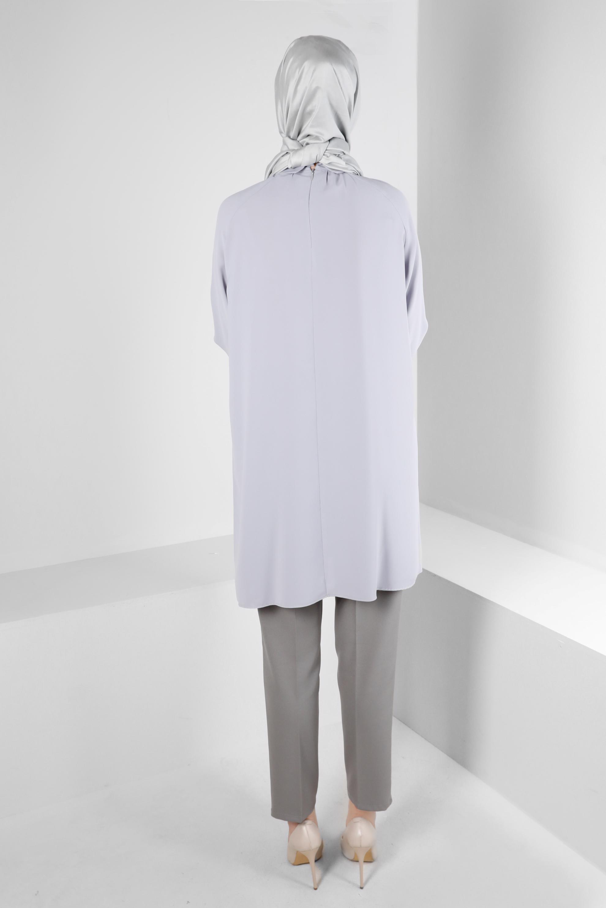 Tesettür giyim GRİ AKSESUAR DETAYLI GÖMLEK YAKA TUNİK 43507