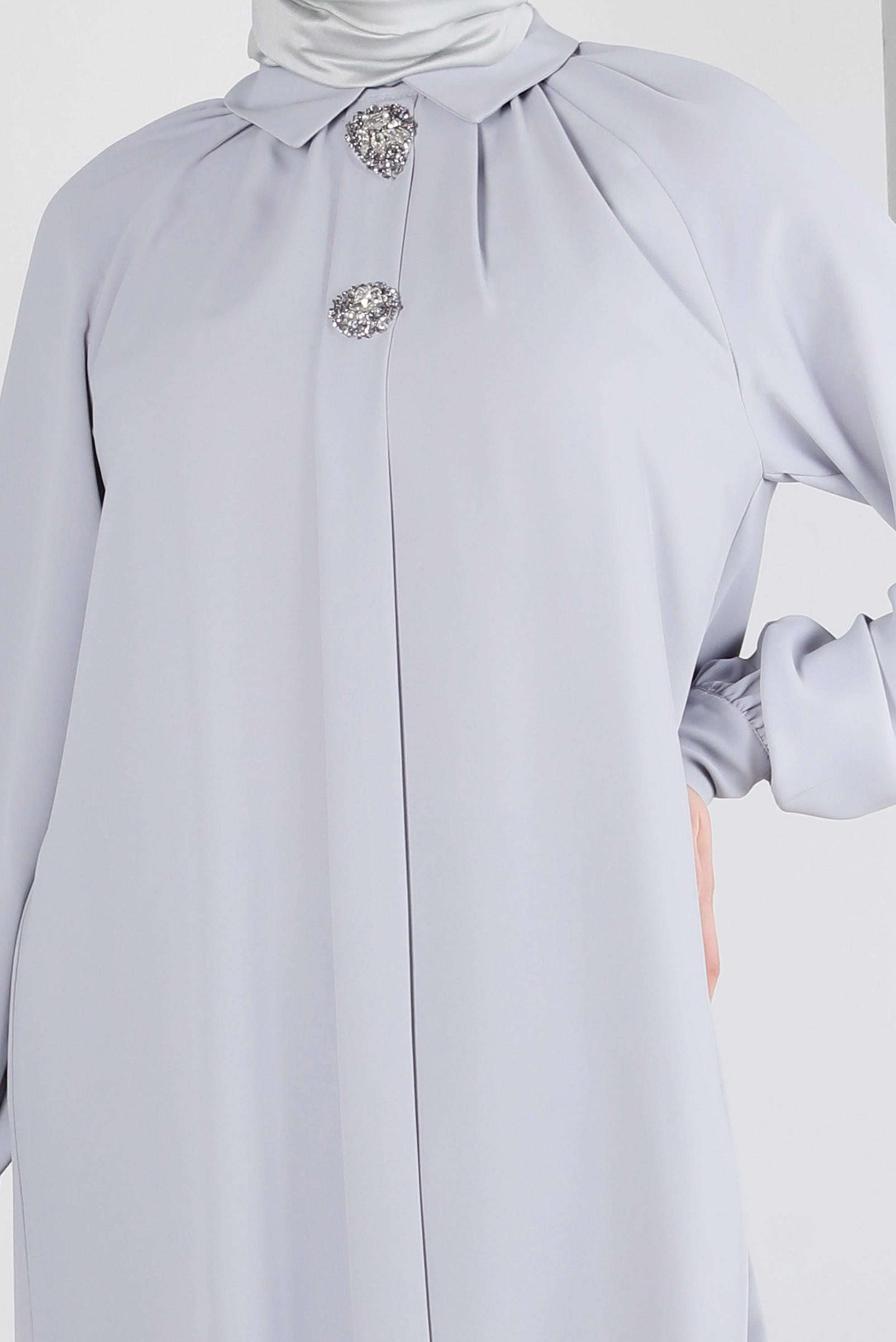 Tesettür giyim GRİ AKSESUAR DETAYLI GÖMLEK YAKA TUNİK 43507