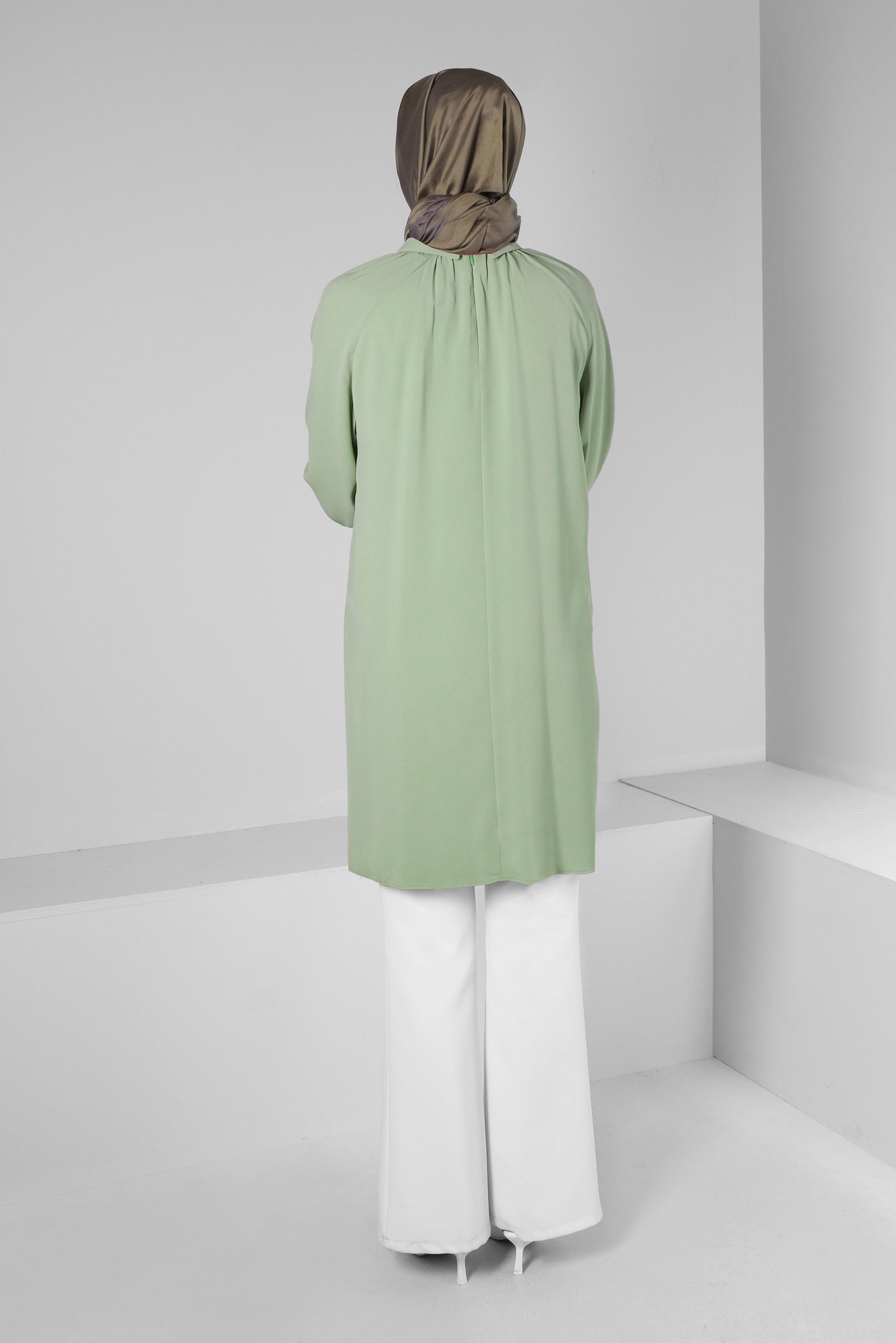 Tesettür giyim YEŞİL AKSESUAR DETAYLI GÖMLEK YAKA TUNİK 43507