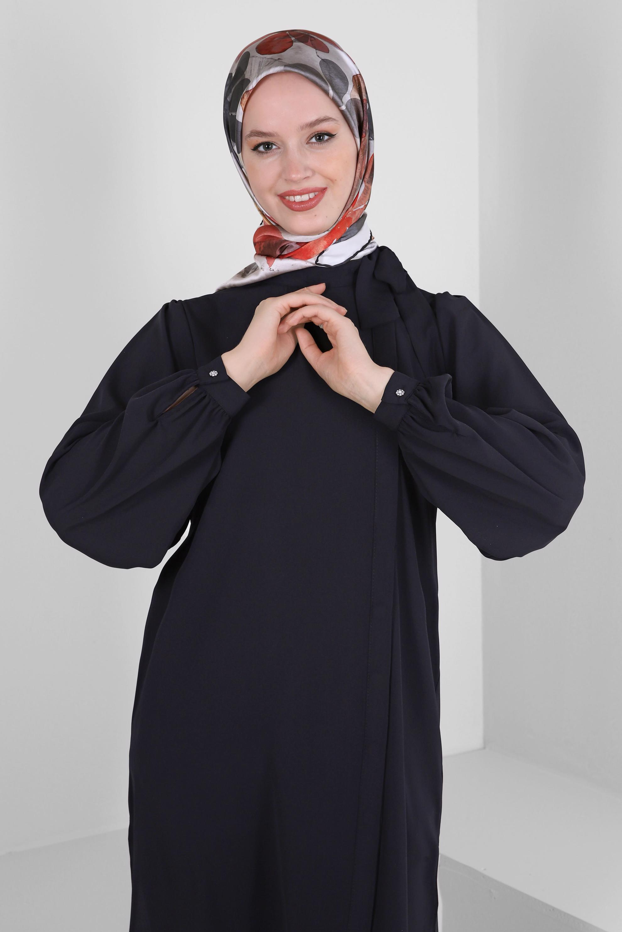 Tesettür giyim SİYAH YAKASI BAĞLAMA DETAYLI GİZLİ DÜĞMELİ TUNİK 43508