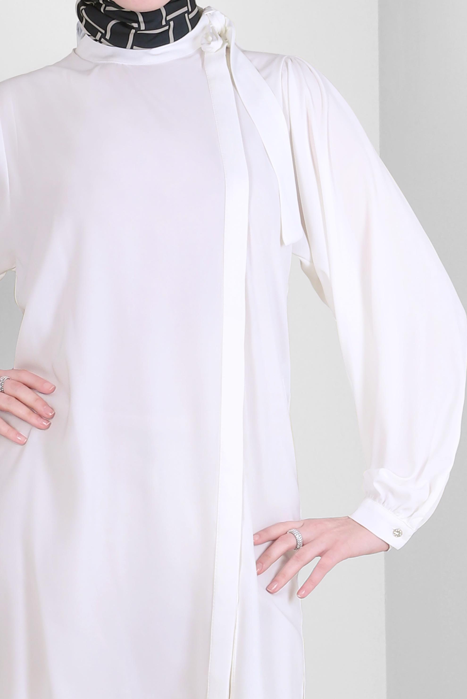 Tesettür giyim BEYAZ YAKASI BAĞLAMA DETAYLI GİZLİ DÜĞMELİ TUNİK 43508