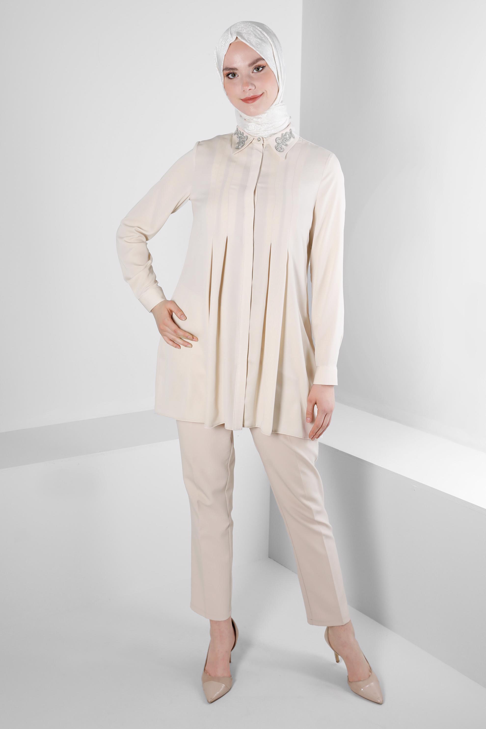 Tesettür giyim BEJ YAKASI İŞLEMELİ PİLİSE DETAYLI TUNİK 43509