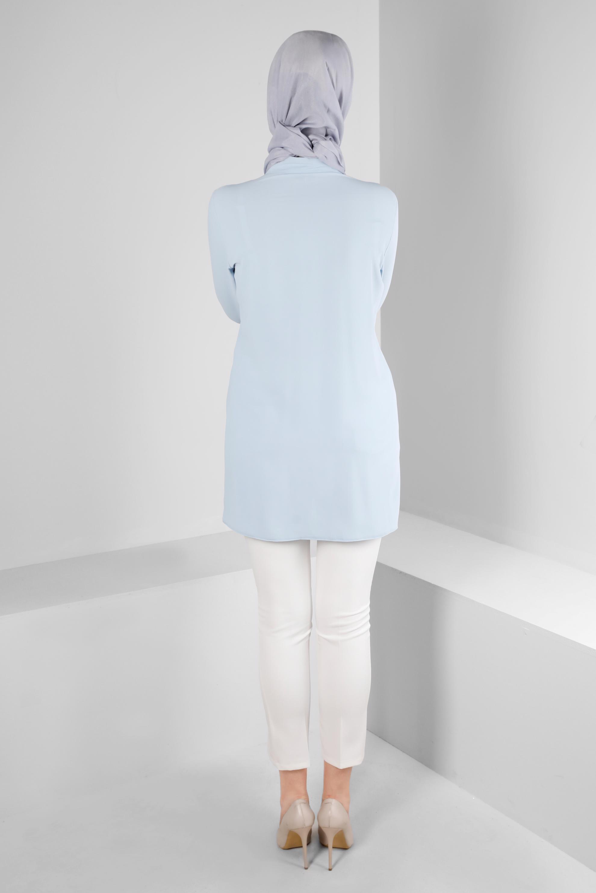 Tesettür giyim MAVİ YAKASI İŞLEMELİ PİLİSE DETAYLI TUNİK 43509