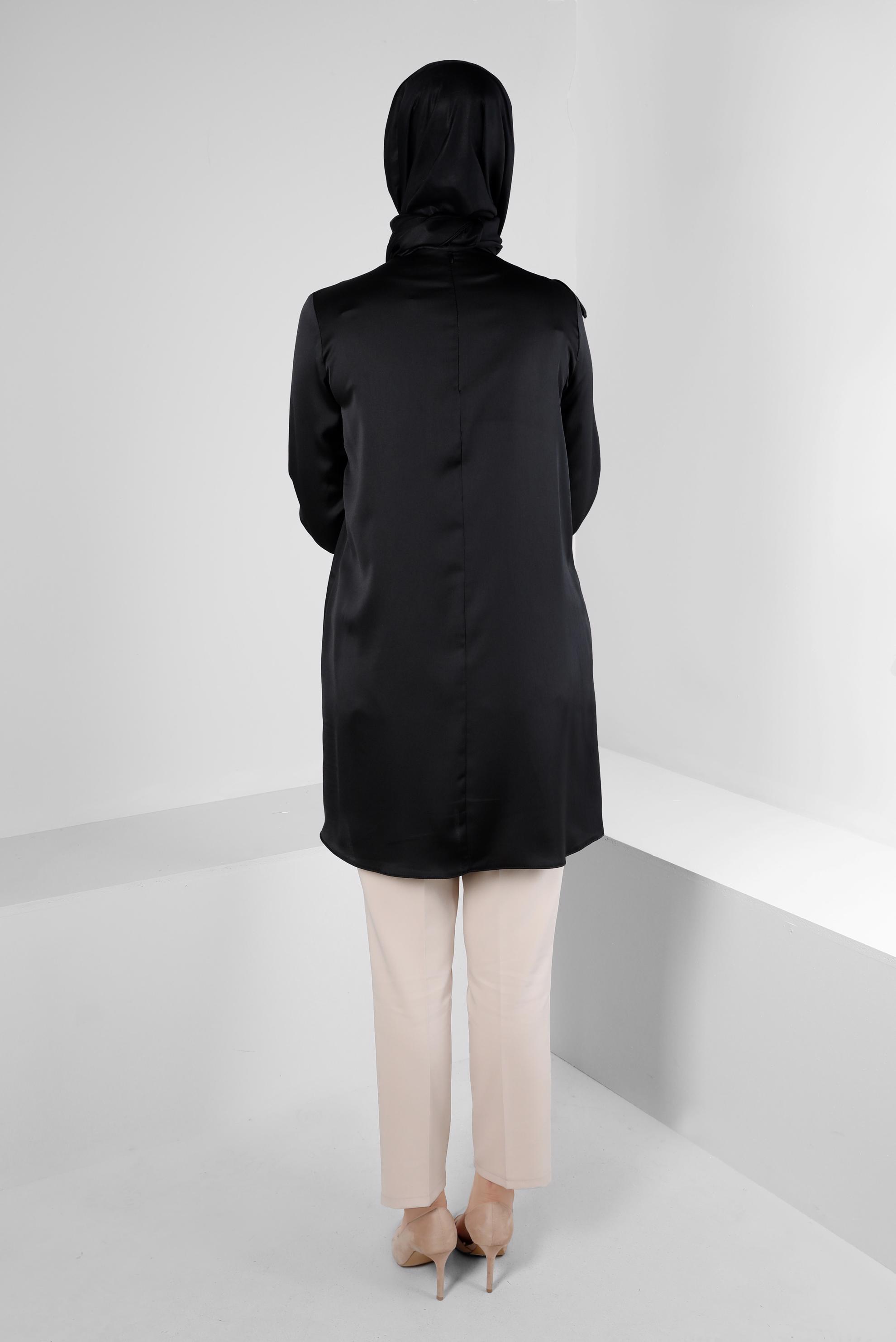 Tesettür giyim SİYAH VOLAN DETAYLI SATEN TUNİK 43511