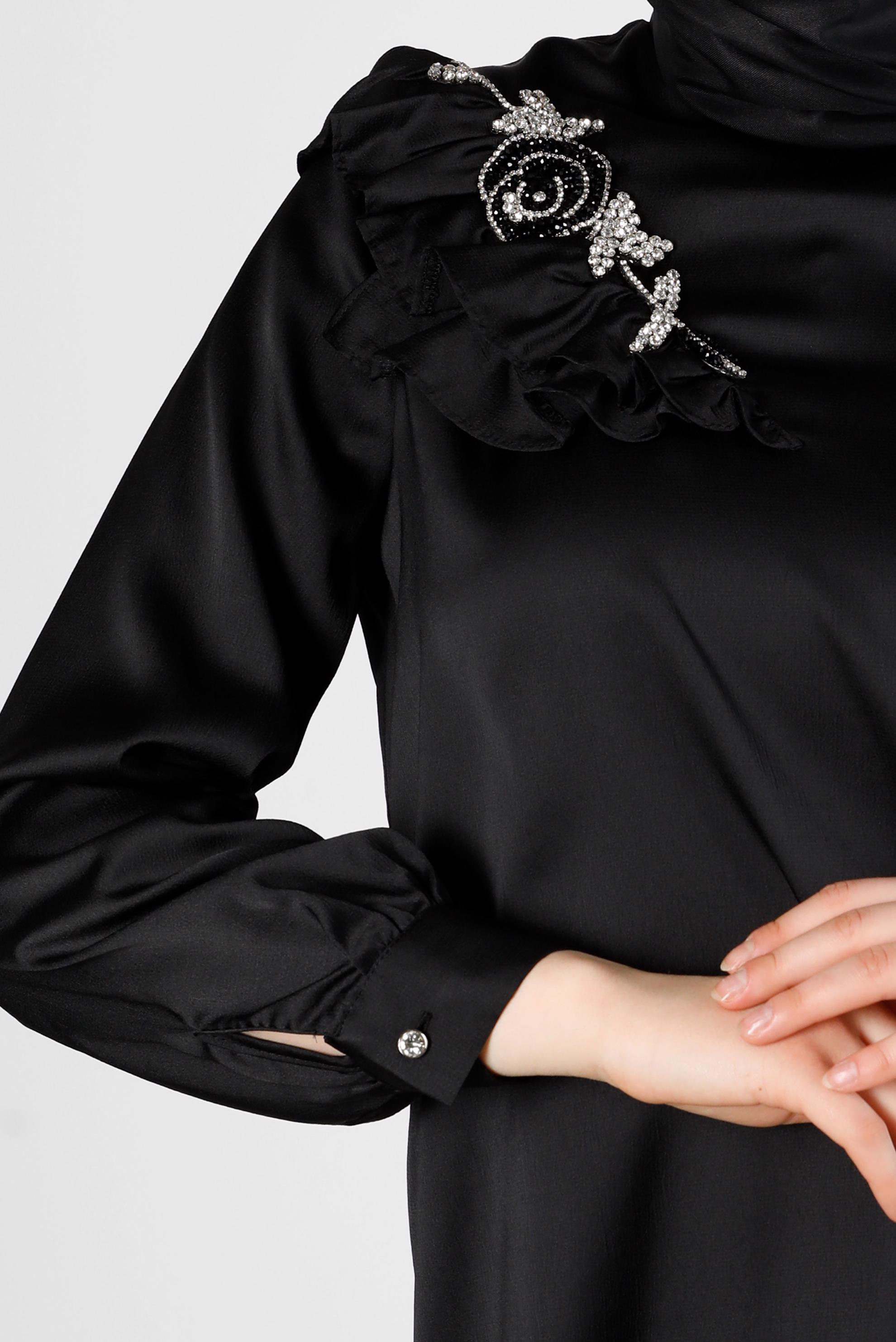 Tesettür giyim SİYAH VOLAN DETAYLI SATEN TUNİK 43511