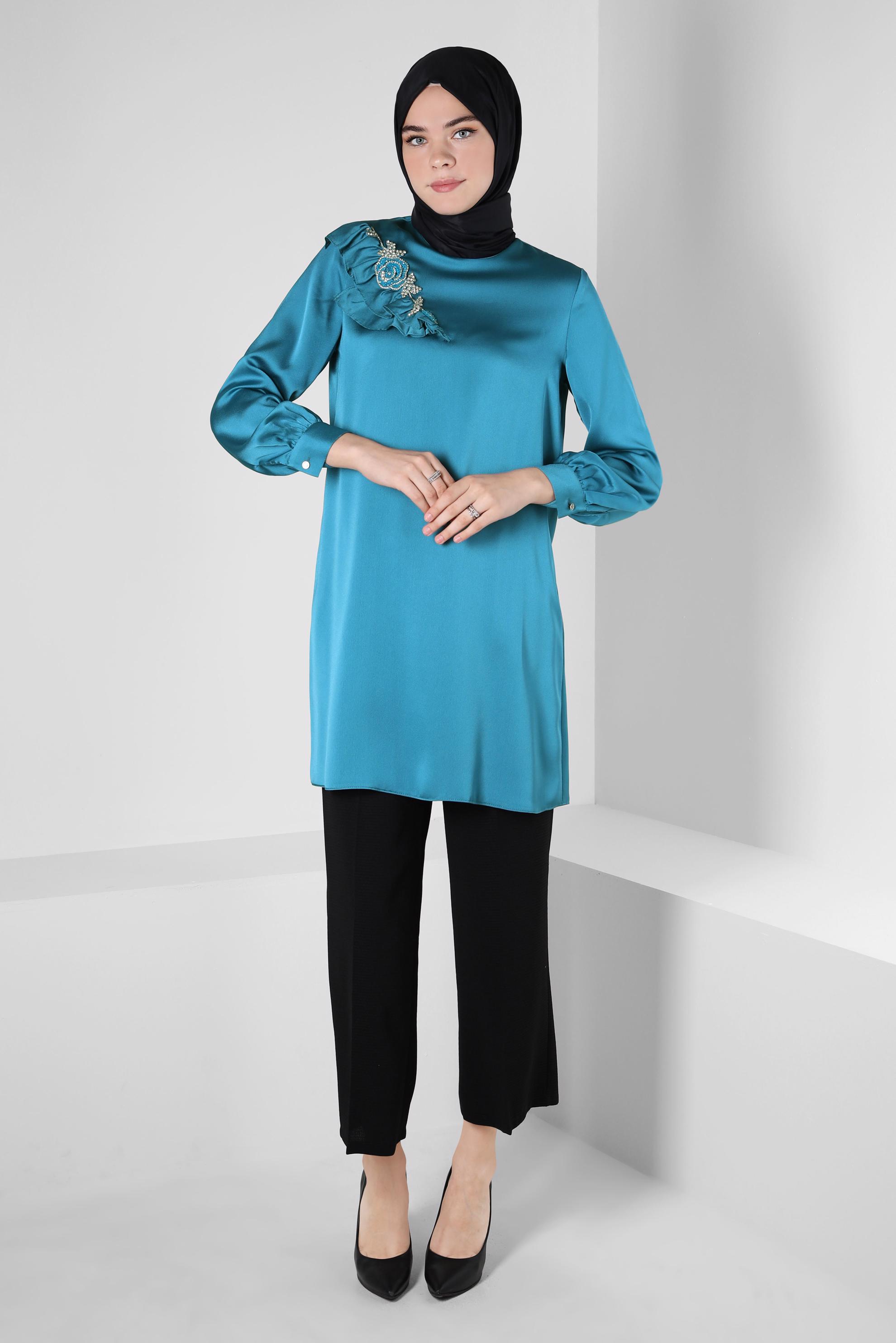 Tesettür giyim MAVİ VOLAN DETAYLI SATEN TUNİK 43511