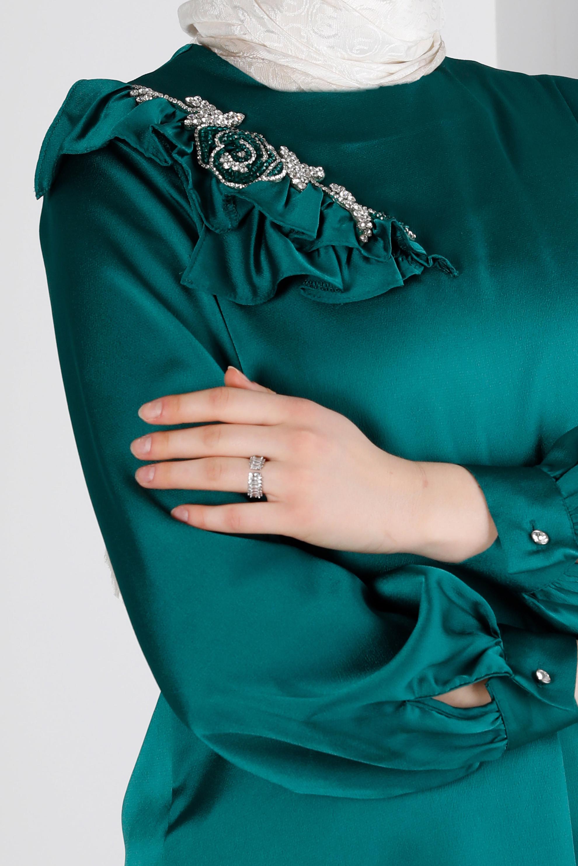 Tesettür giyim YEŞİL VOLAN DETAYLI SATEN TUNİK 43511