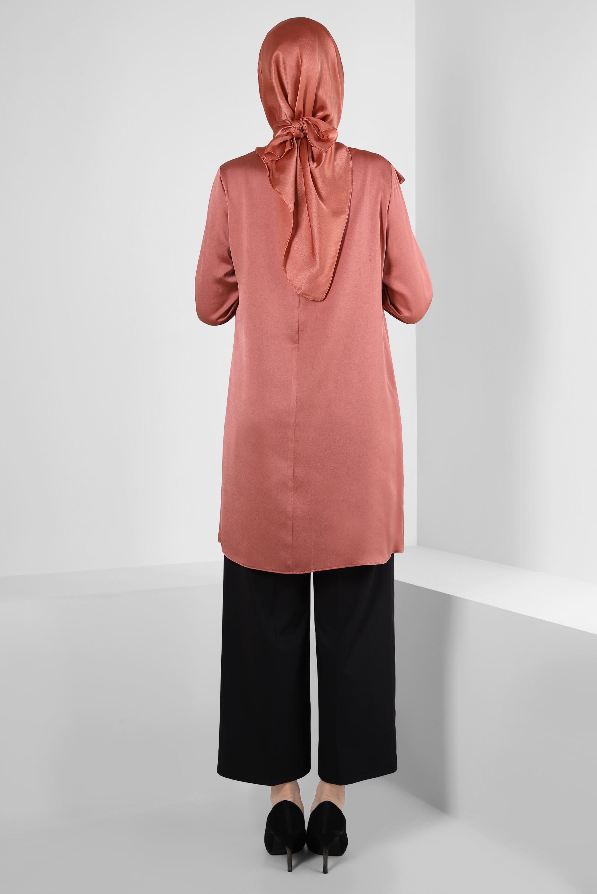 Tesettür giyim PEMBE VOLAN DETAYLI SATEN TUNİK 43511