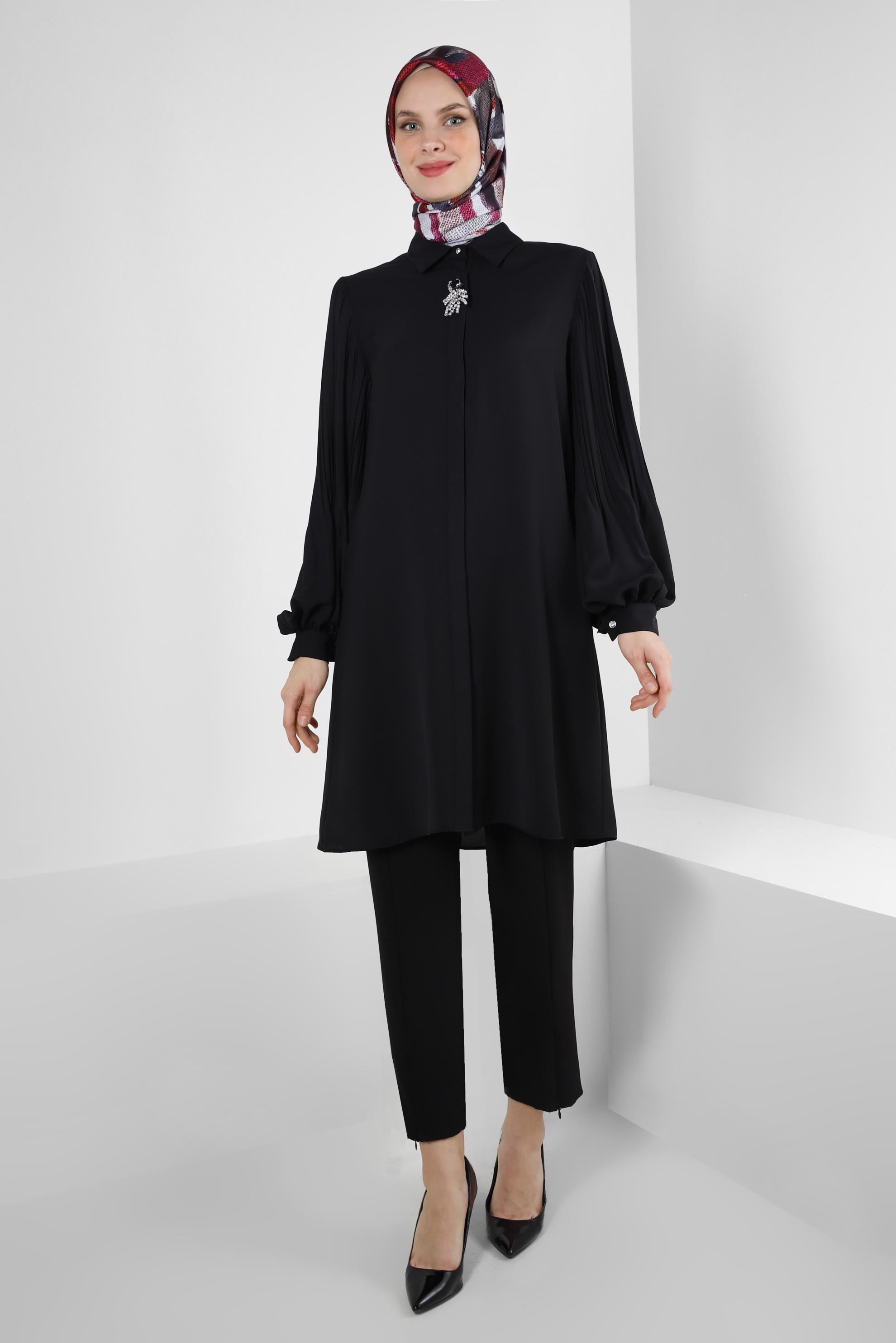 Tesettür giyim SİYAH KOLU PİLİSELİ BROŞ DETAYLI TUNİK 43514