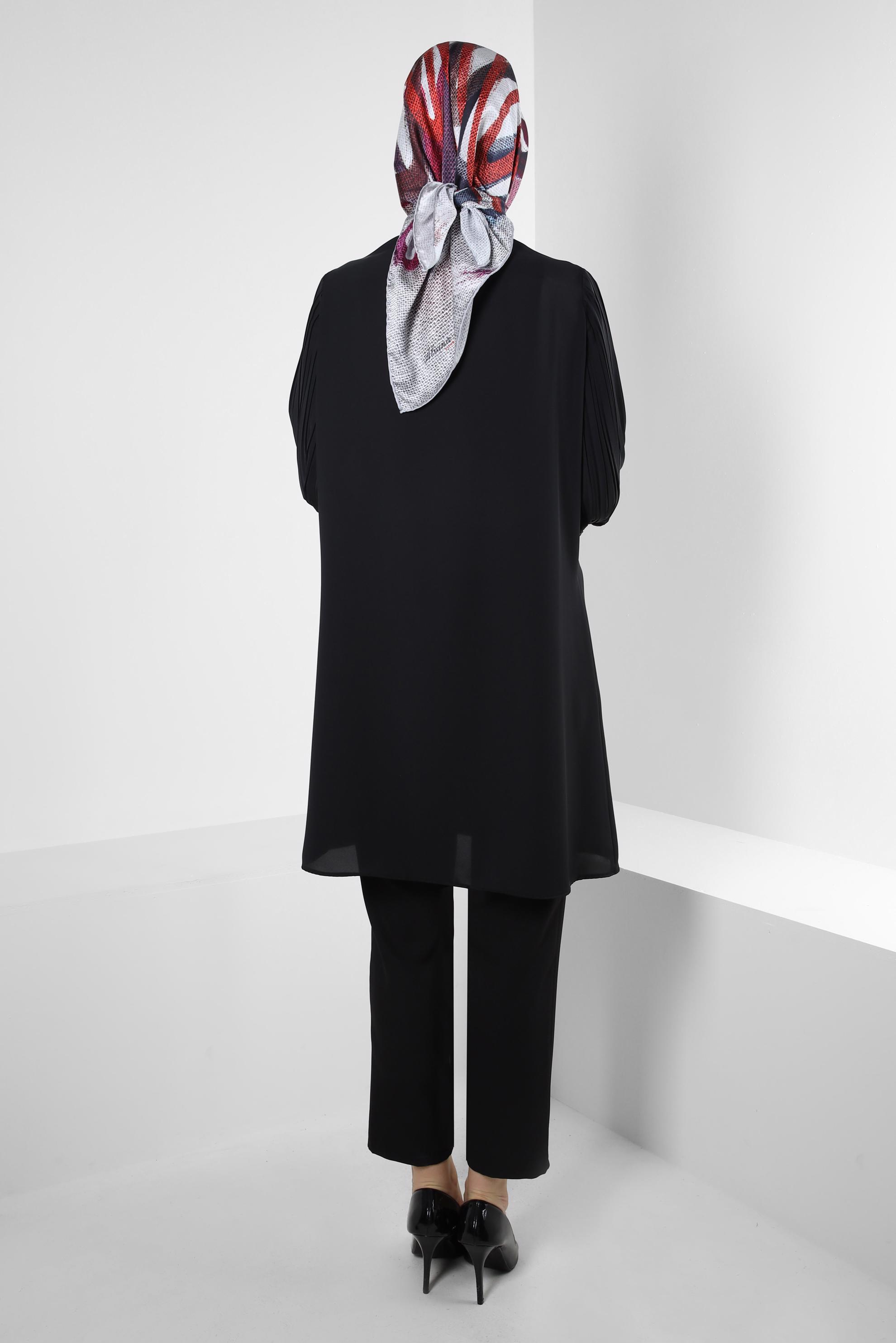 Tesettür giyim SİYAH KOLU PİLİSELİ BROŞ DETAYLI TUNİK 43514