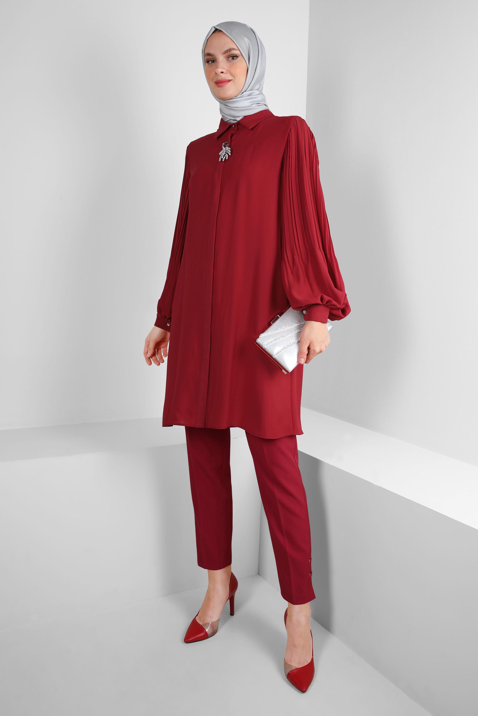Tesettür giyim KIRMIZI KOLU PİLİSELİ BROŞ DETAYLI TUNİK 43514