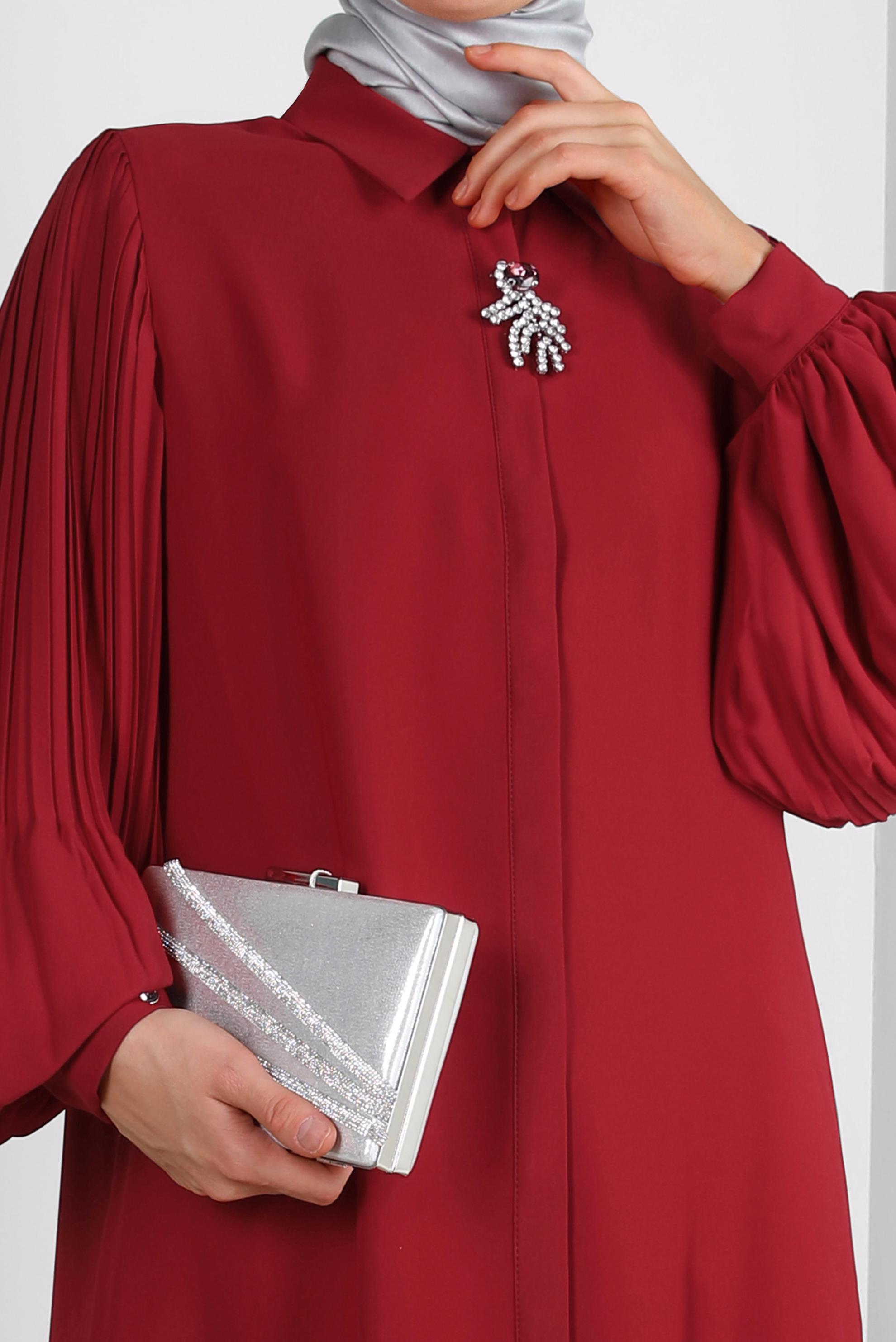 Tesettür giyim KIRMIZI KOLU PİLİSELİ BROŞ DETAYLI TUNİK 43514