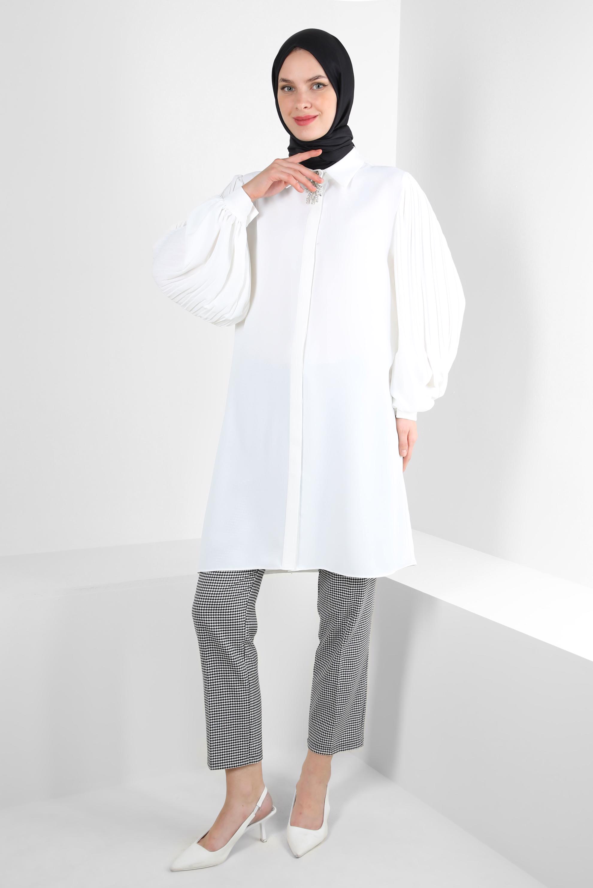 Tesettür giyim BEYAZ KOLU PİLİSELİ BROŞ DETAYLI TUNİK 43514