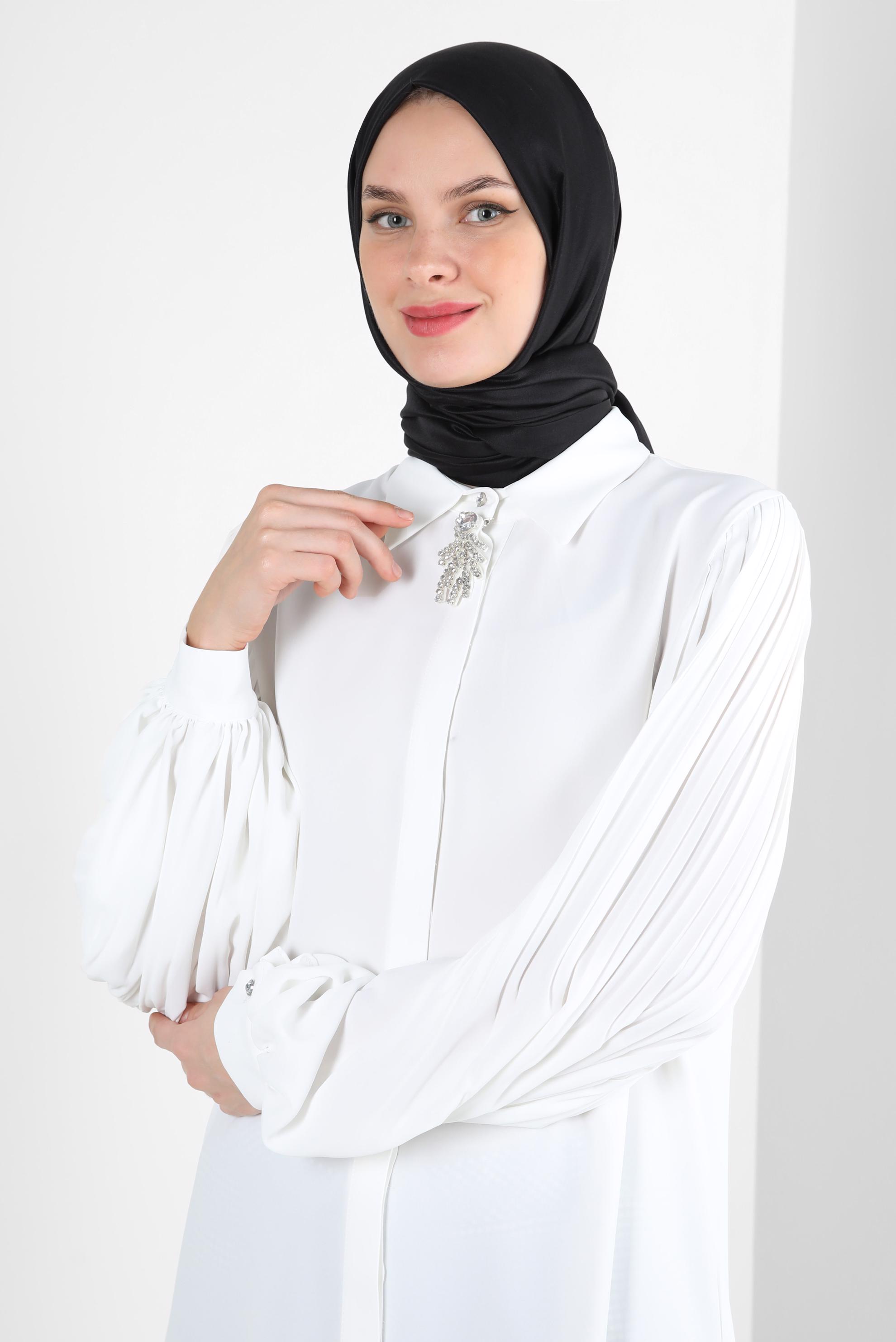 Tesettür giyim BEYAZ KOLU PİLİSELİ BROŞ DETAYLI TUNİK 43514