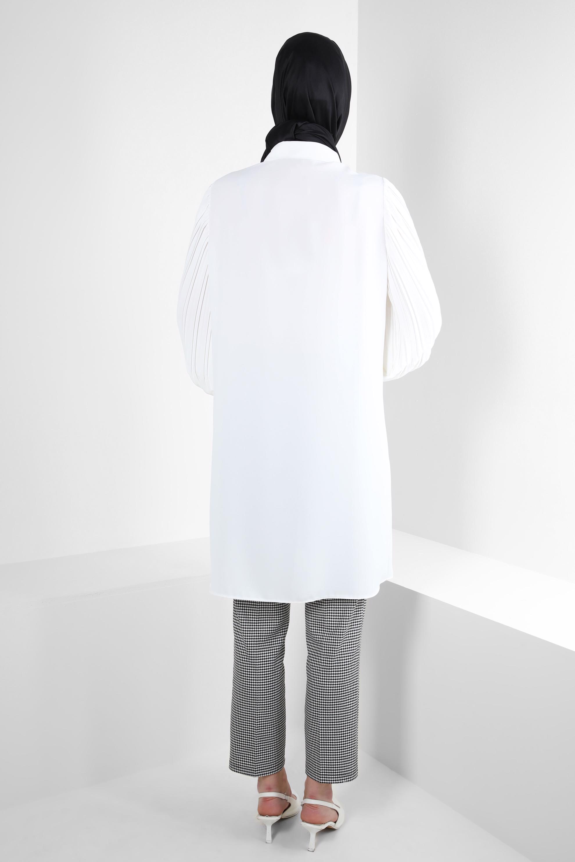 Tesettür giyim BEYAZ KOLU PİLİSELİ BROŞ DETAYLI TUNİK 43514