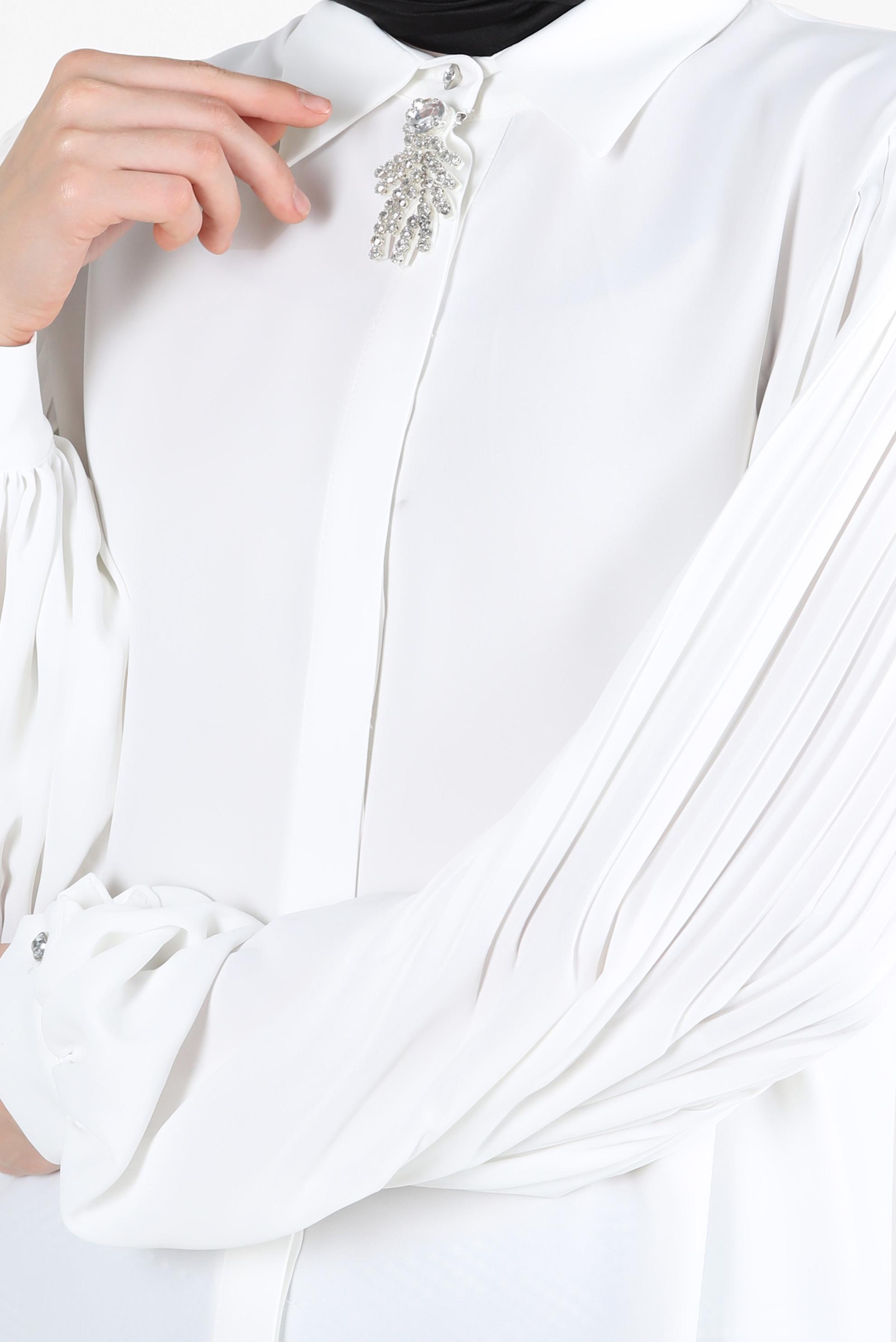 Tesettür giyim BEYAZ KOLU PİLİSELİ BROŞ DETAYLI TUNİK 43514