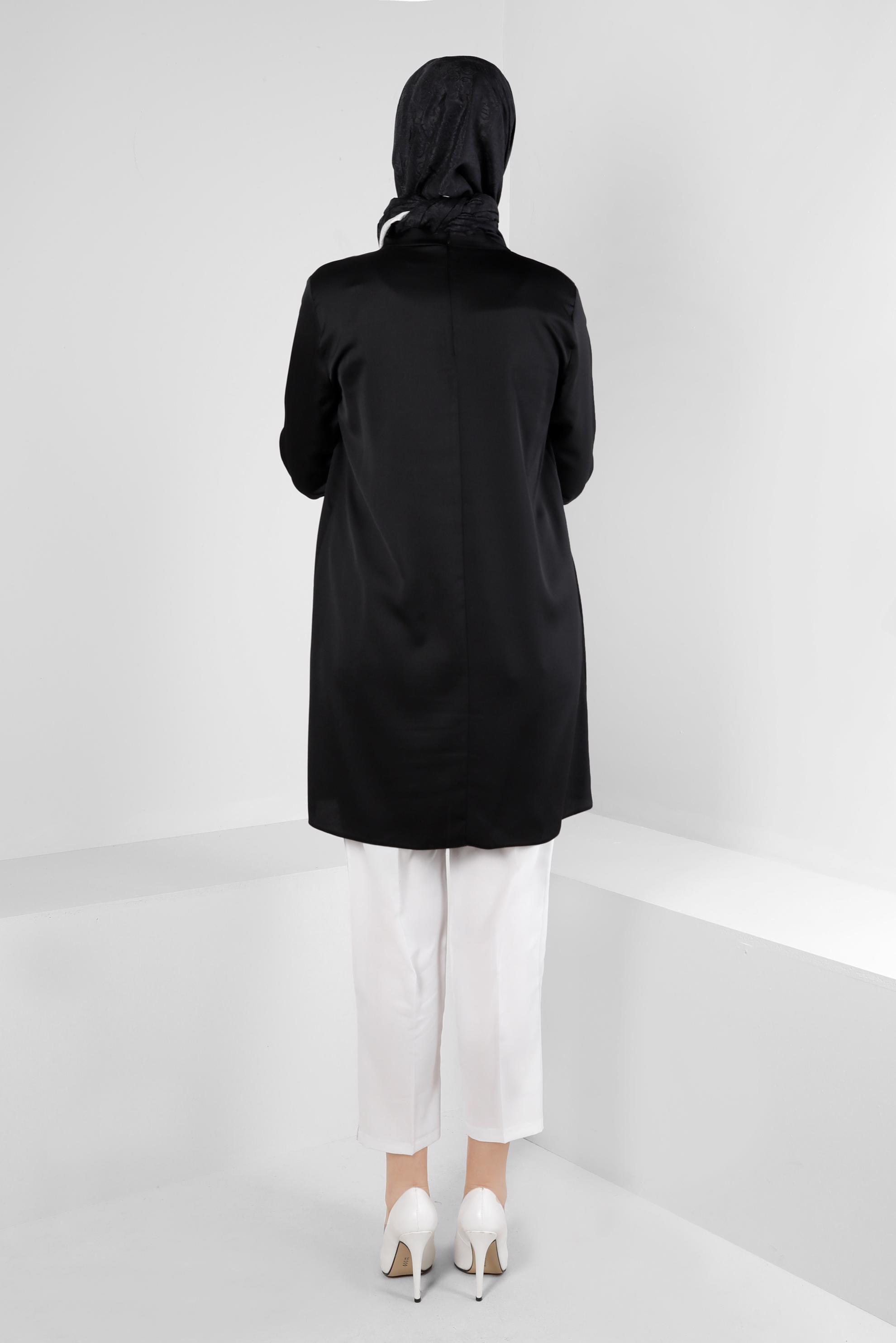 Tesettür giyim SİYAH ÇİÇEK AKSESUARLI SATEN TUNİK 43515