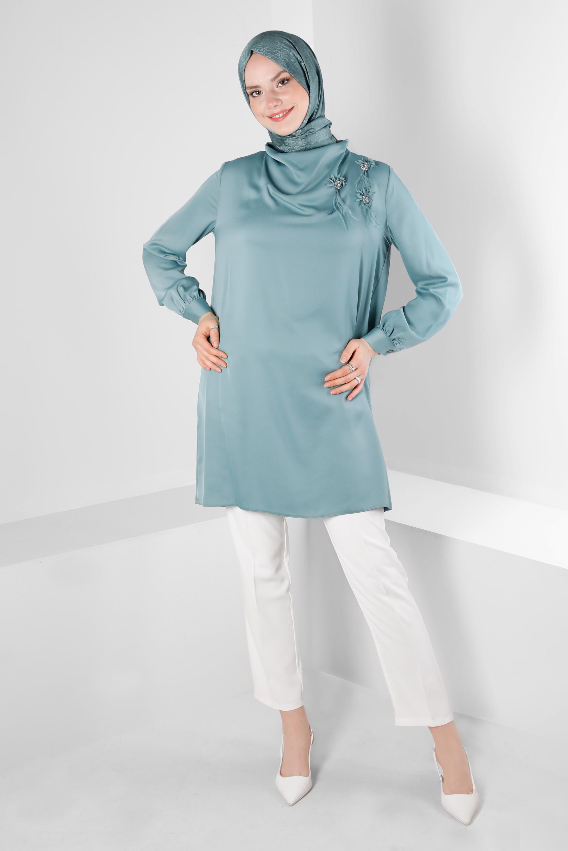 Tesettür giyim YEŞİL ÇİÇEK AKSESUARLI SATEN TUNİK 43515