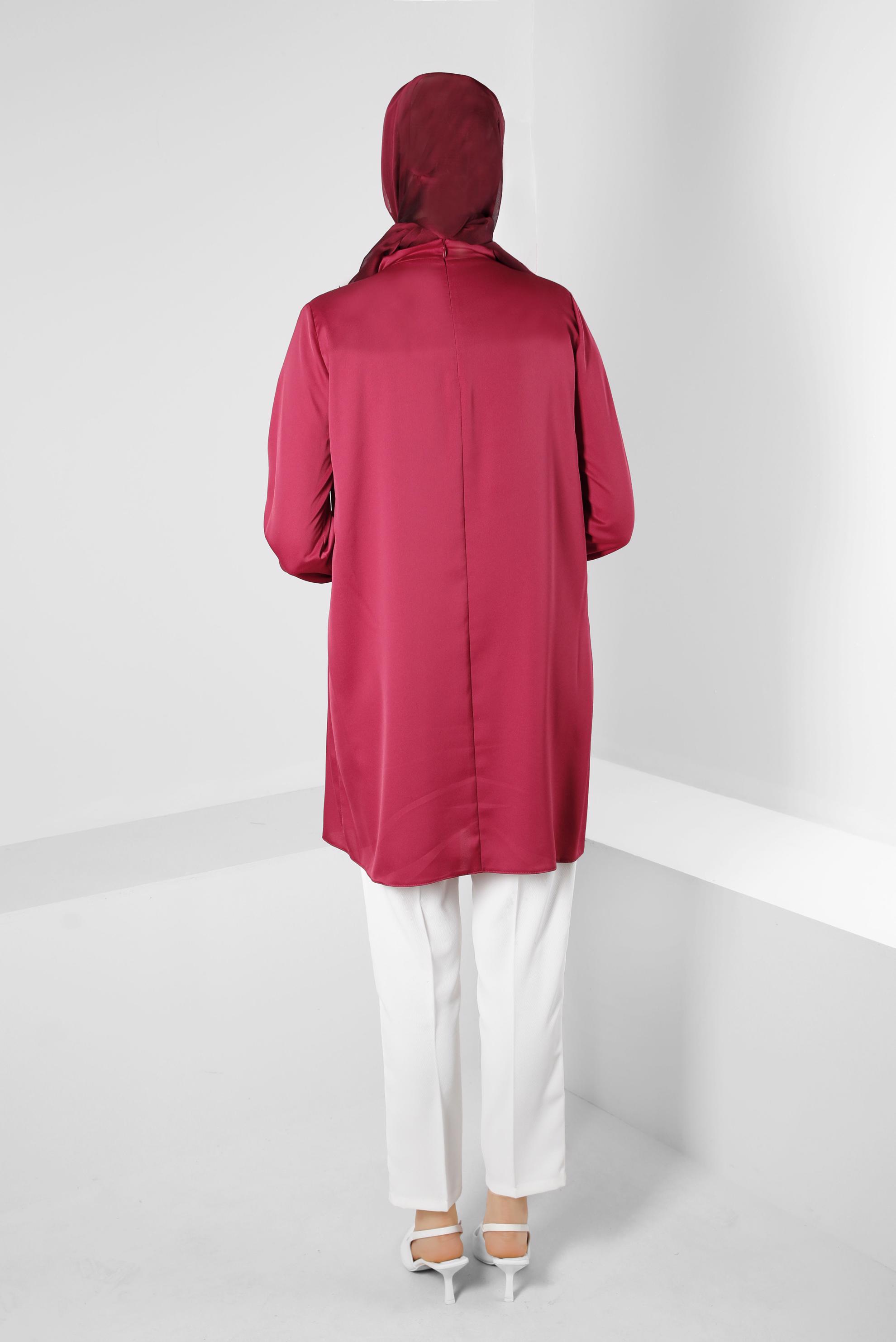 Tesettür giyim BORDO ÇİÇEK AKSESUARLI SATEN TUNİK 43515