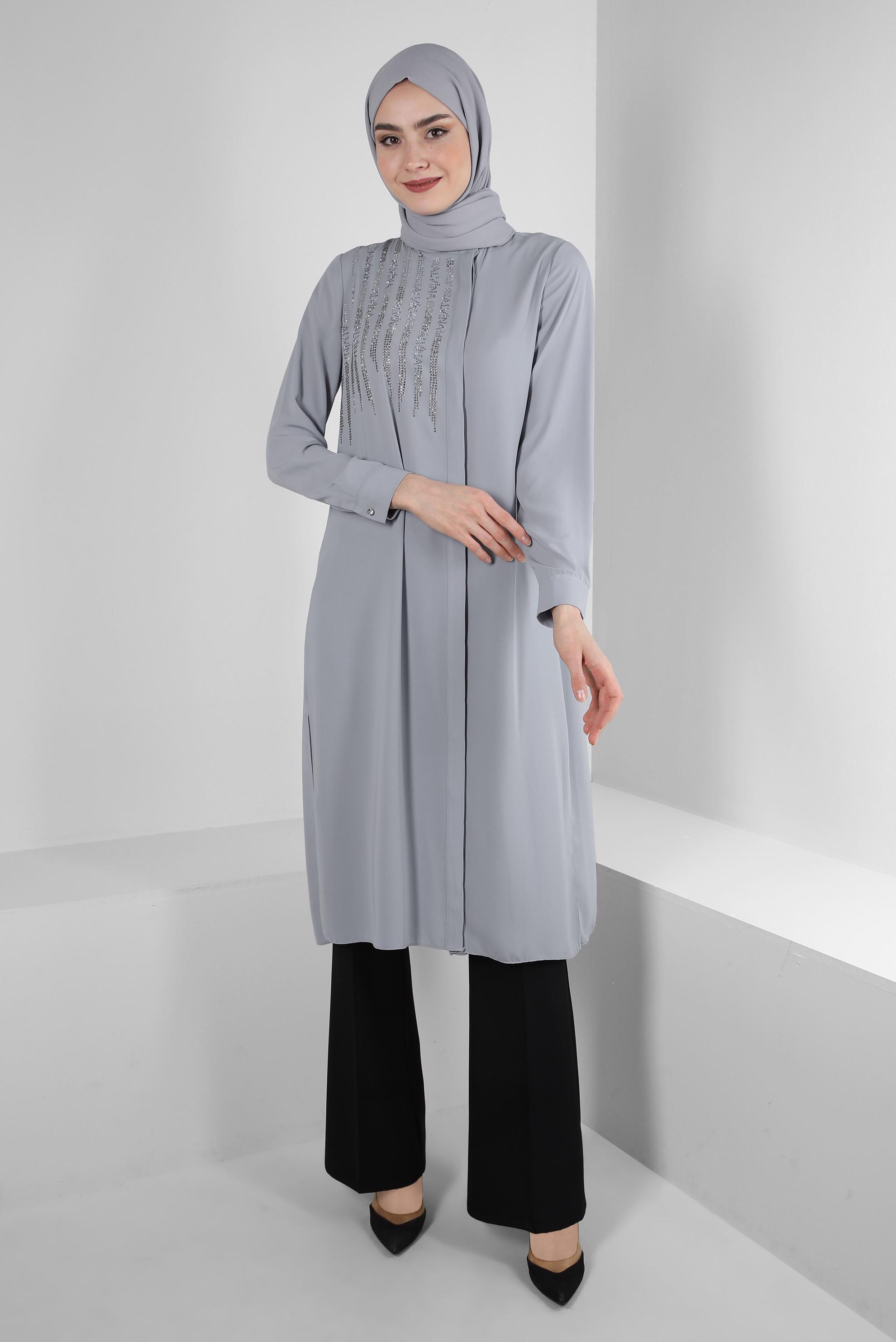 Tesettür giyim GRİ TAŞ İŞLEMELİ YANI YIRTMAÇLI UZUN TUNİK 43521