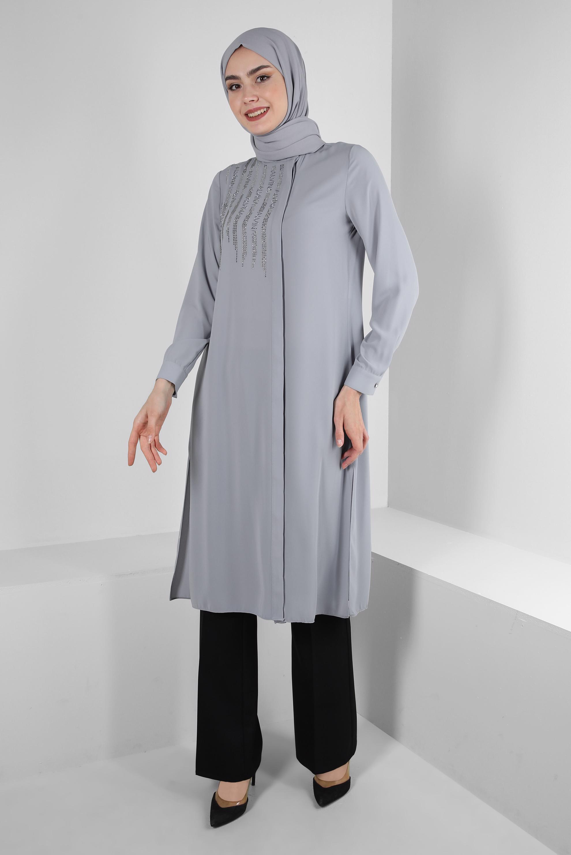 Tesettür giyim GRİ TAŞ İŞLEMELİ YANI YIRTMAÇLI UZUN TUNİK 43521
