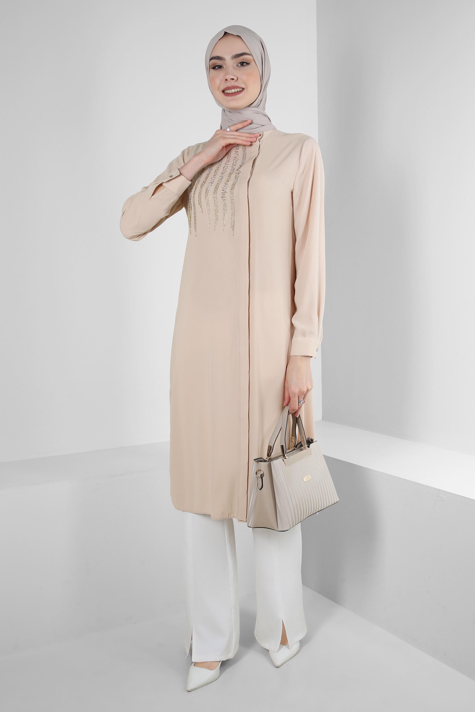 Tesettür giyim BEJ TAŞ İŞLEMELİ YANI YIRTMAÇLI UZUN TUNİK 43521