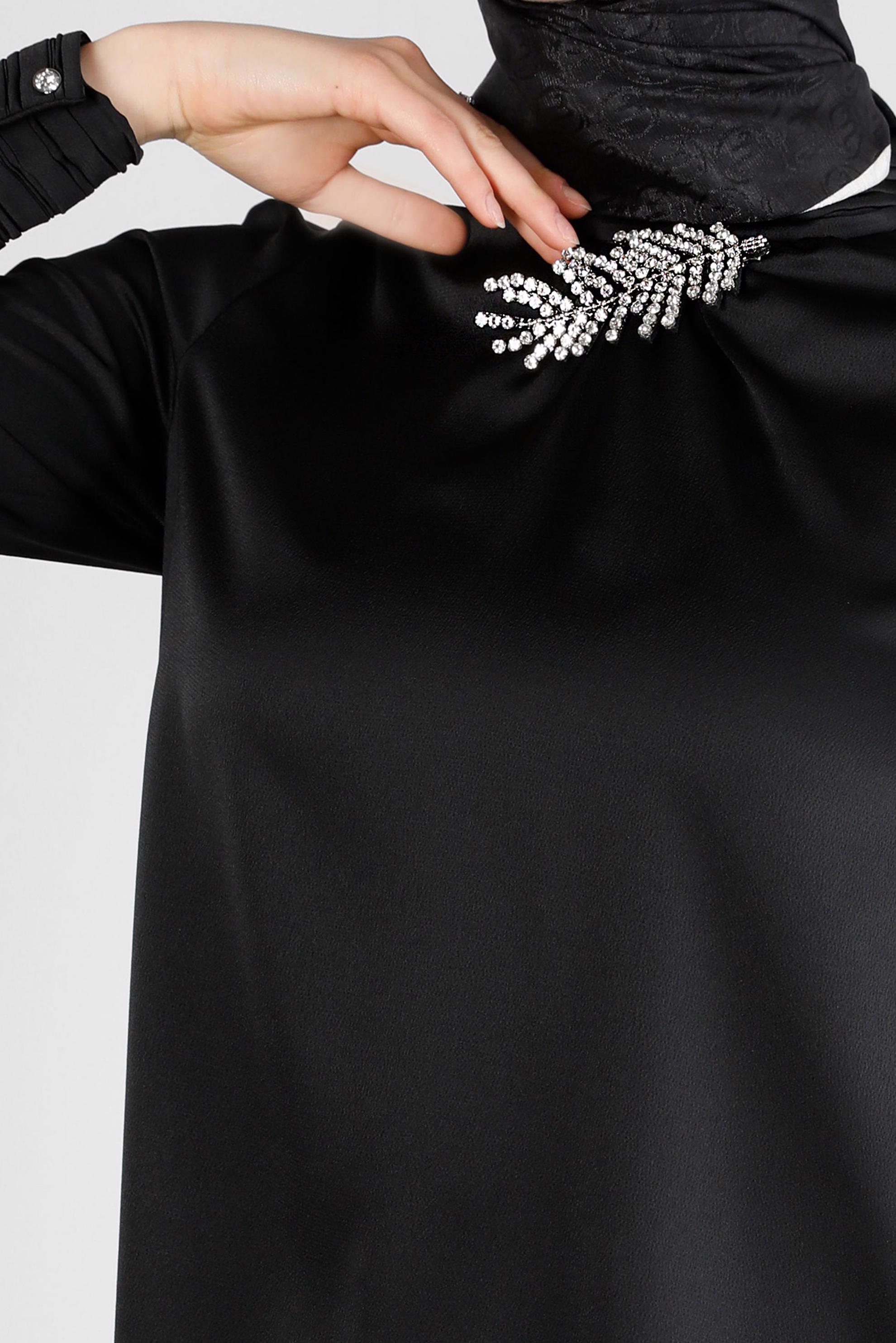 Tesettür giyim SİYAH AKSESUAR DETAYLI SATEN TUNİK 43523