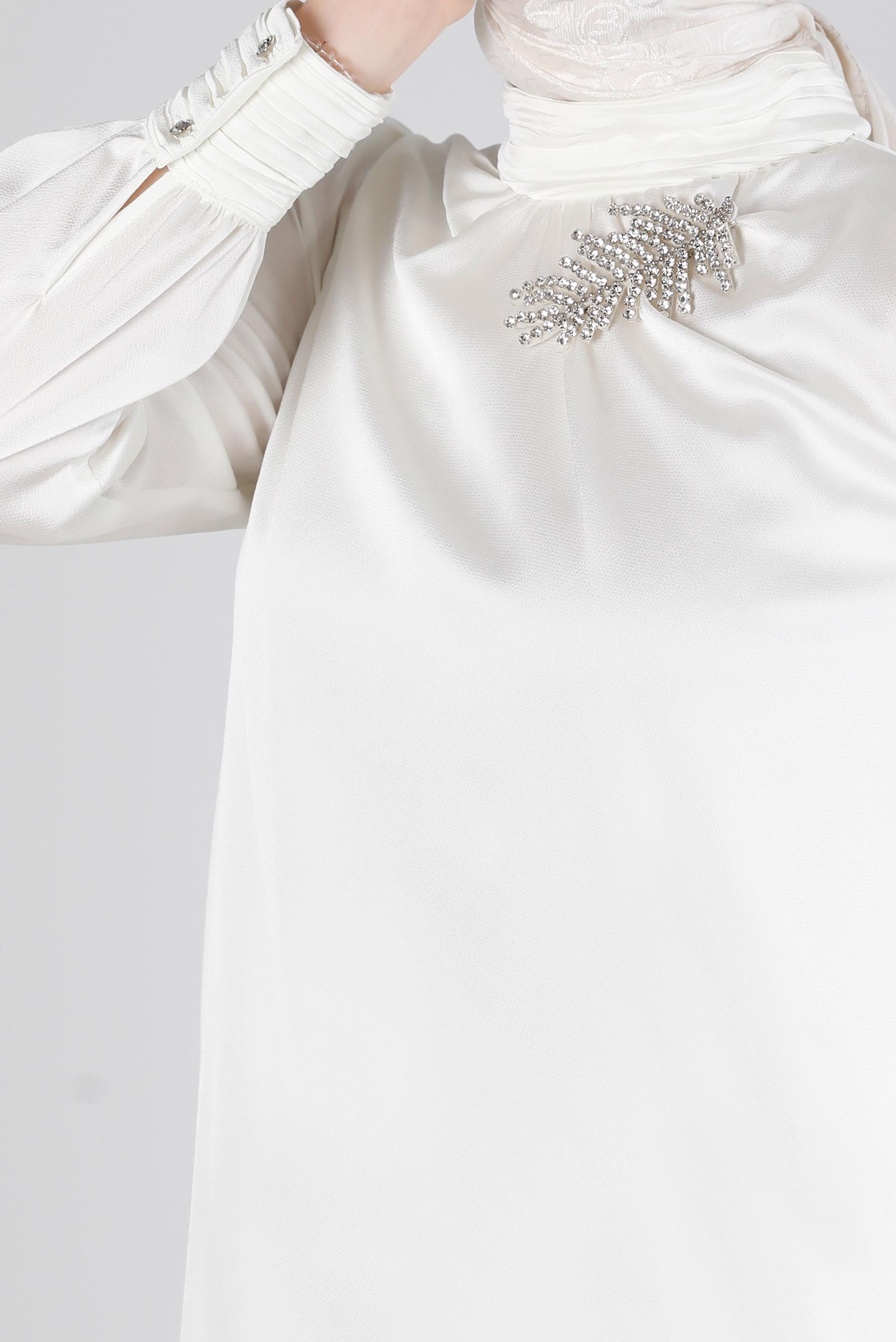 Tesettür giyim BEYAZ AKSESUAR DETAYLI SATEN TUNİK 43523