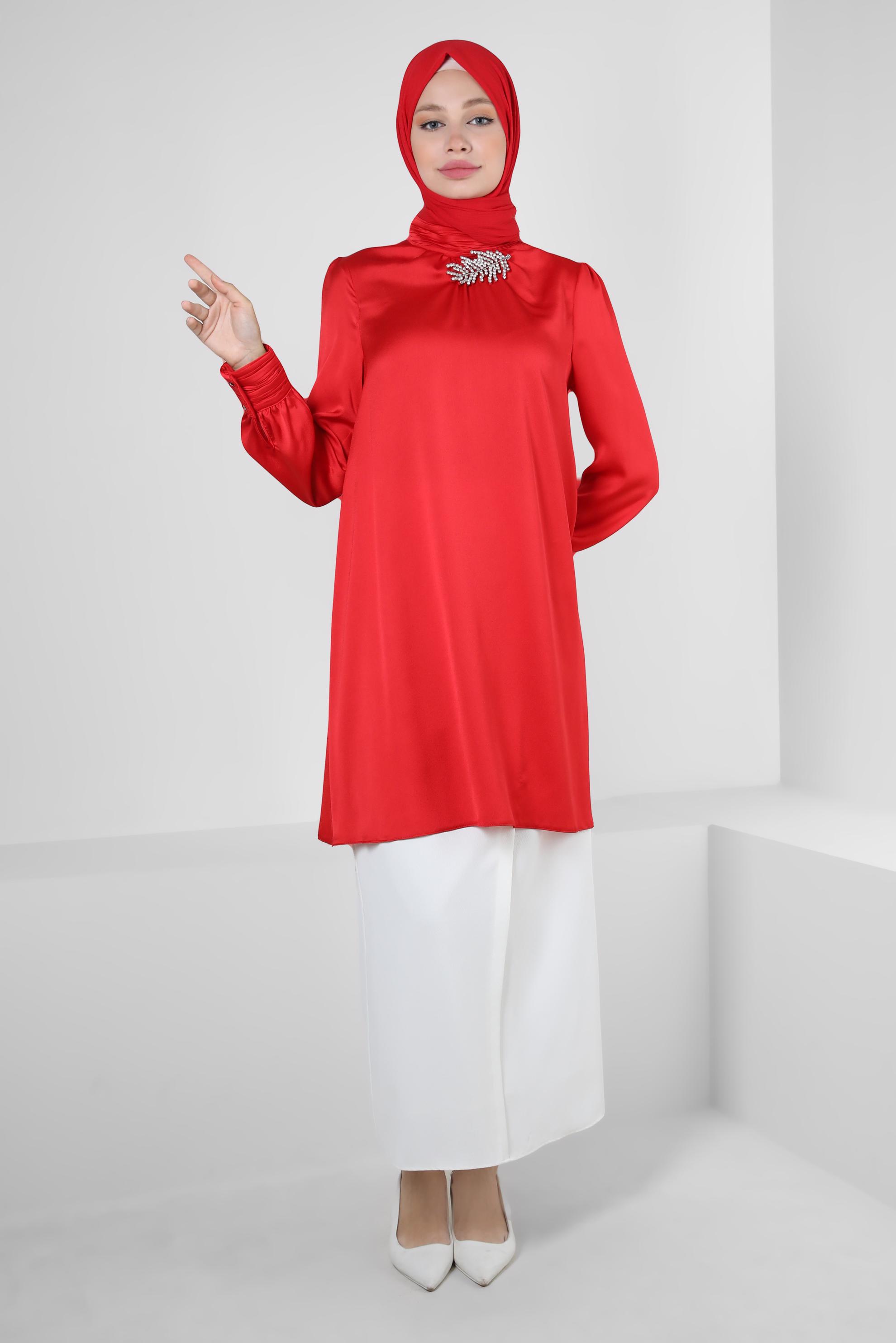 Tesettür giyim KIRMIZI AKSESUAR DETAYLI SATEN TUNİK 43523