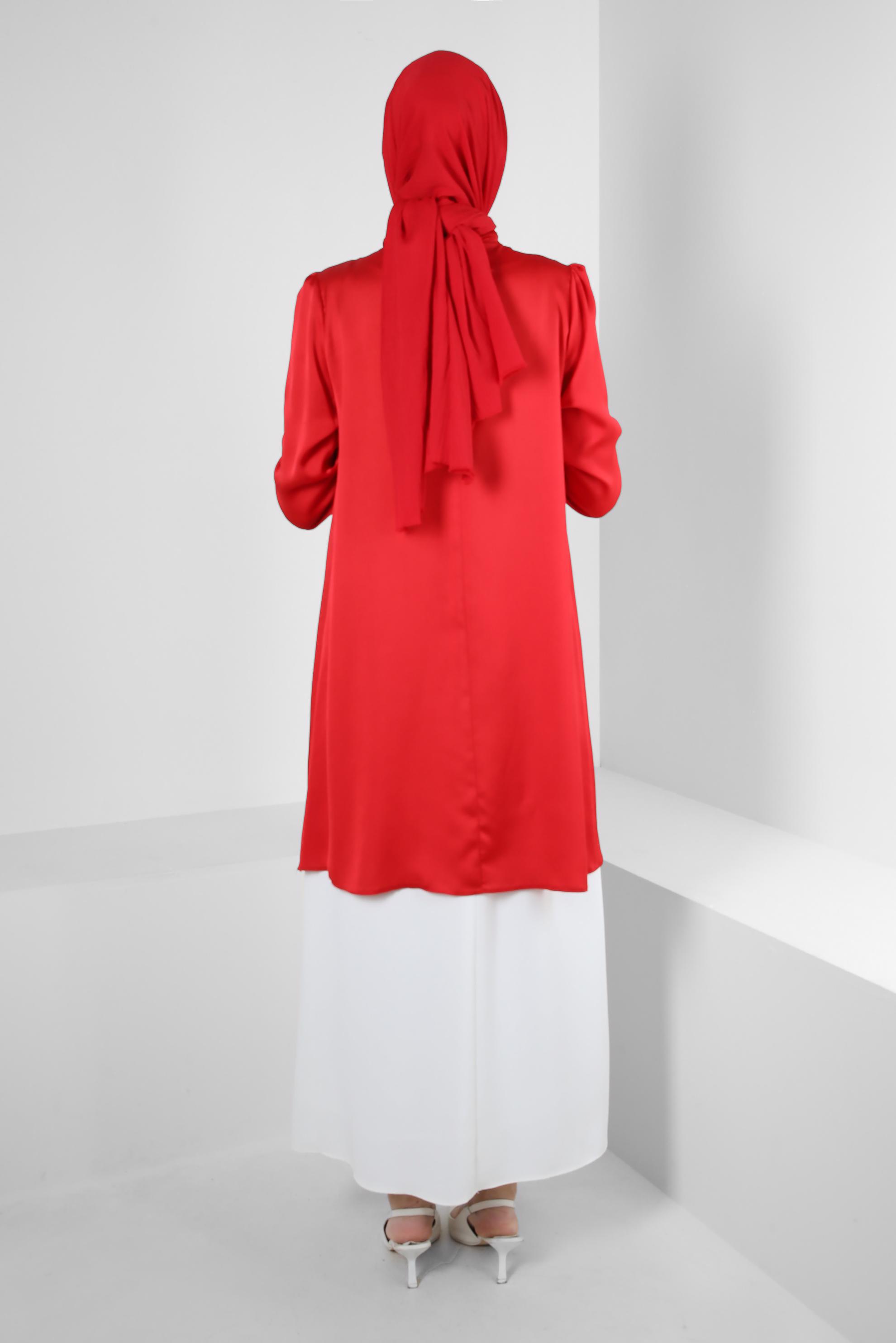 Tesettür giyim KIRMIZI AKSESUAR DETAYLI SATEN TUNİK 43523