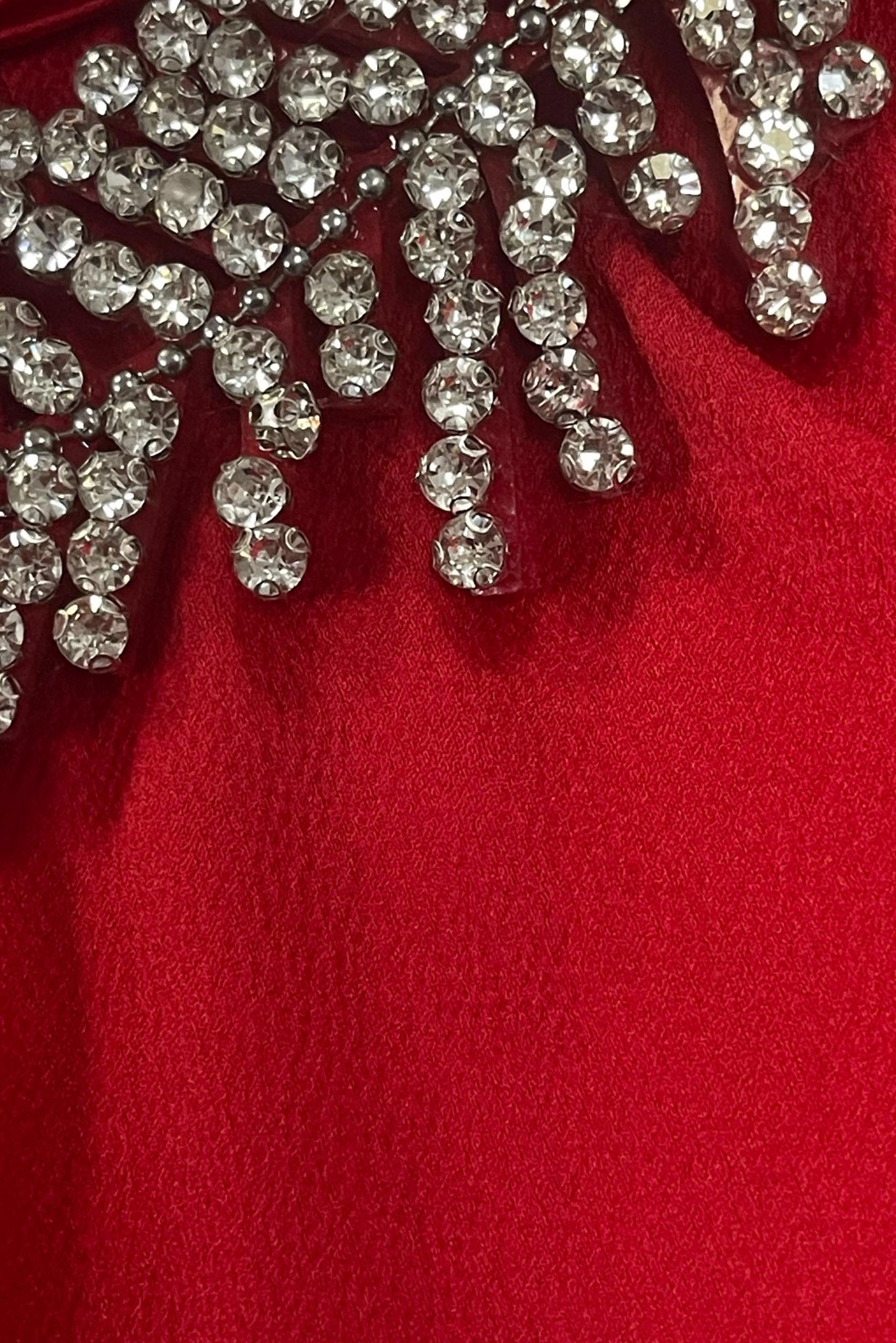 Tesettür giyim KIRMIZI AKSESUAR DETAYLI SATEN TUNİK 43523