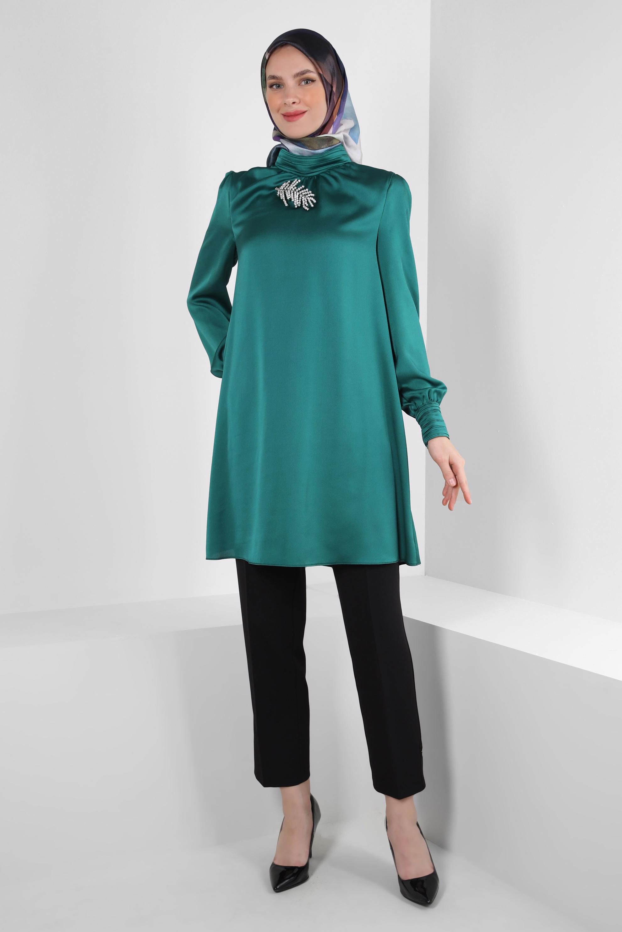 Tesettür giyim YEŞİL AKSESUAR DETAYLI SATEN TUNİK 43523